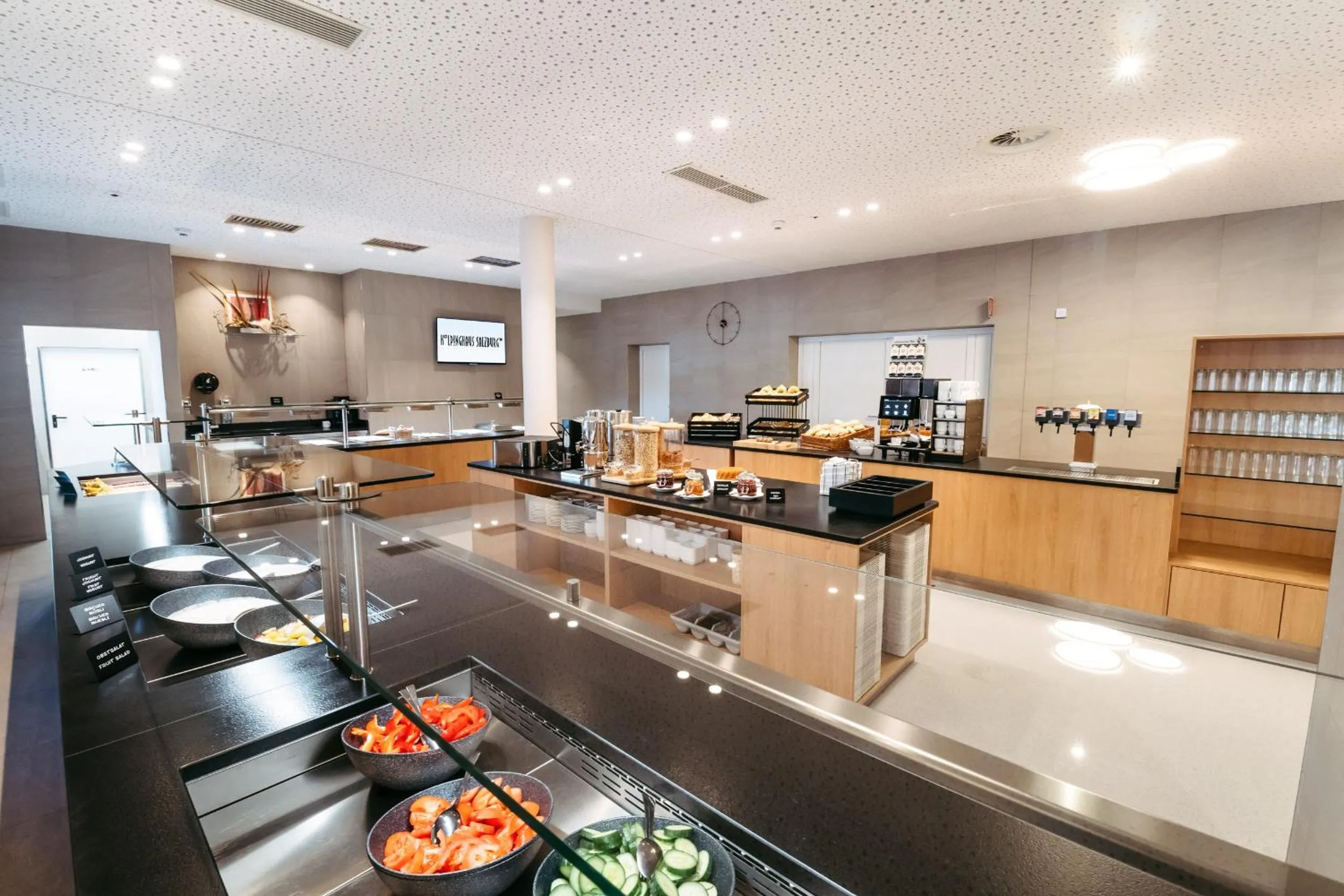 Breakfast in Kolpinghaus Salzburg - SommerHOSTEL