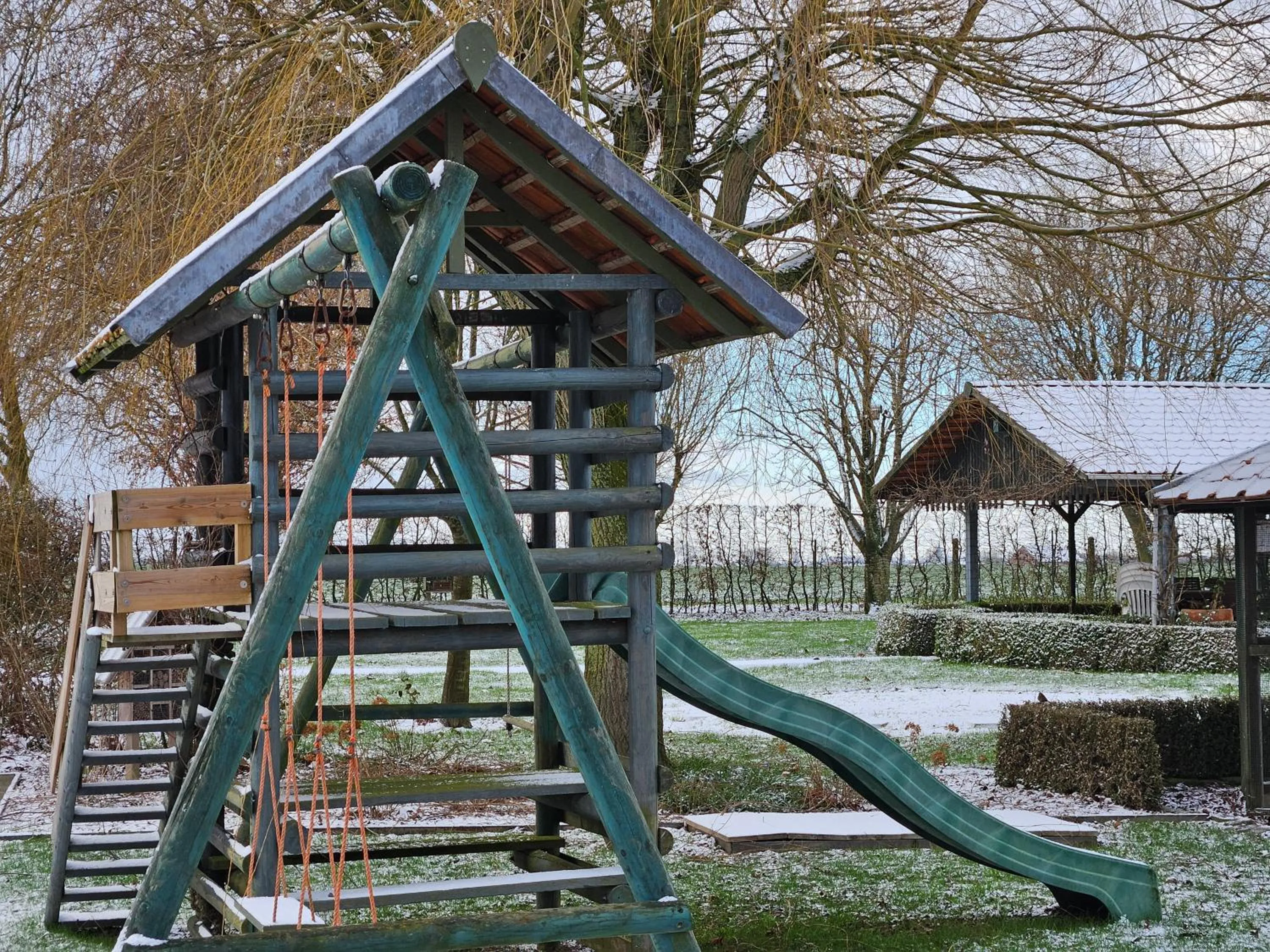 Children play ground in 't Hooghe Licht Bed & Breakfast