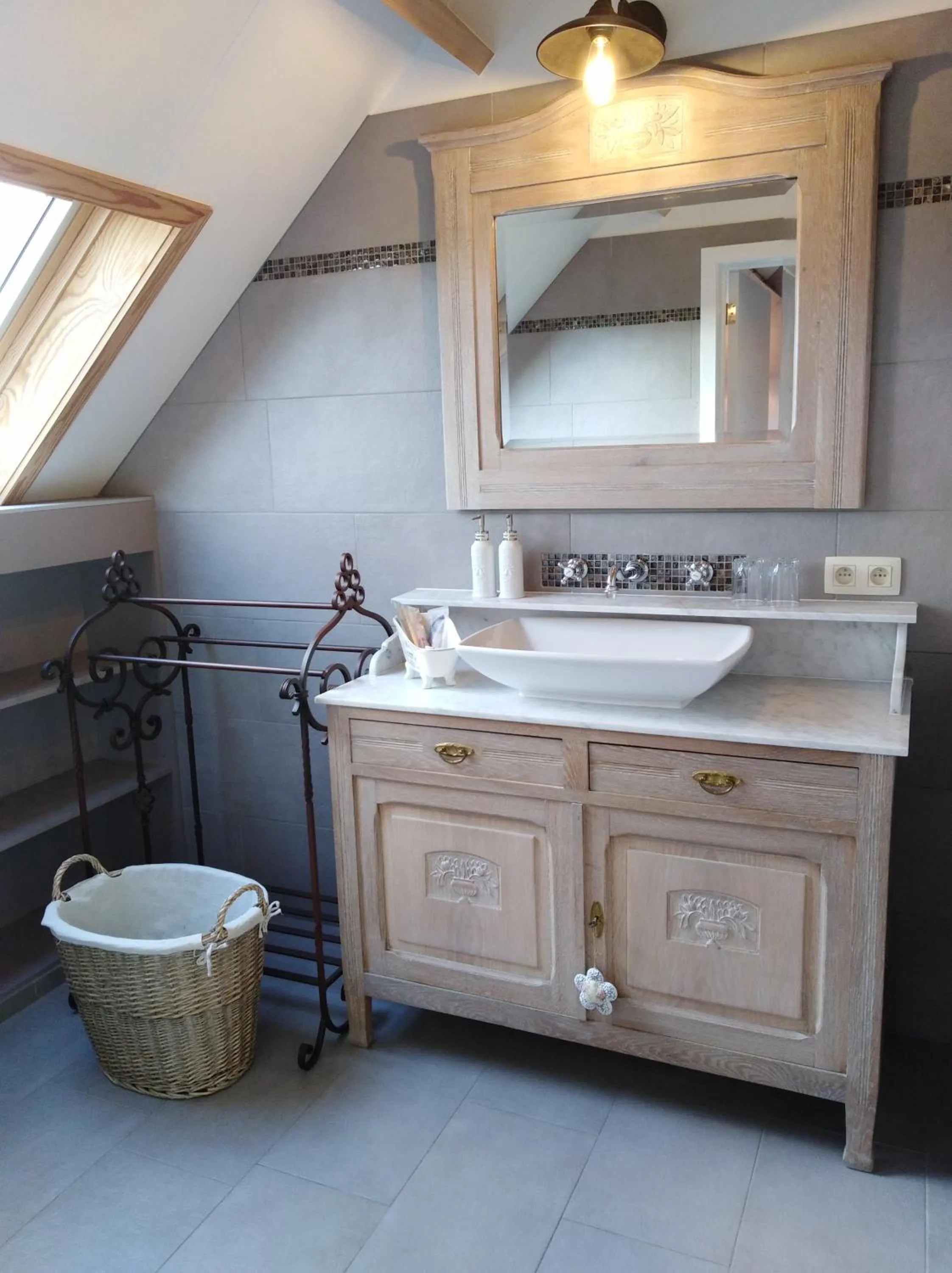 Bathroom in 't Hooghe Licht Bed & Breakfast