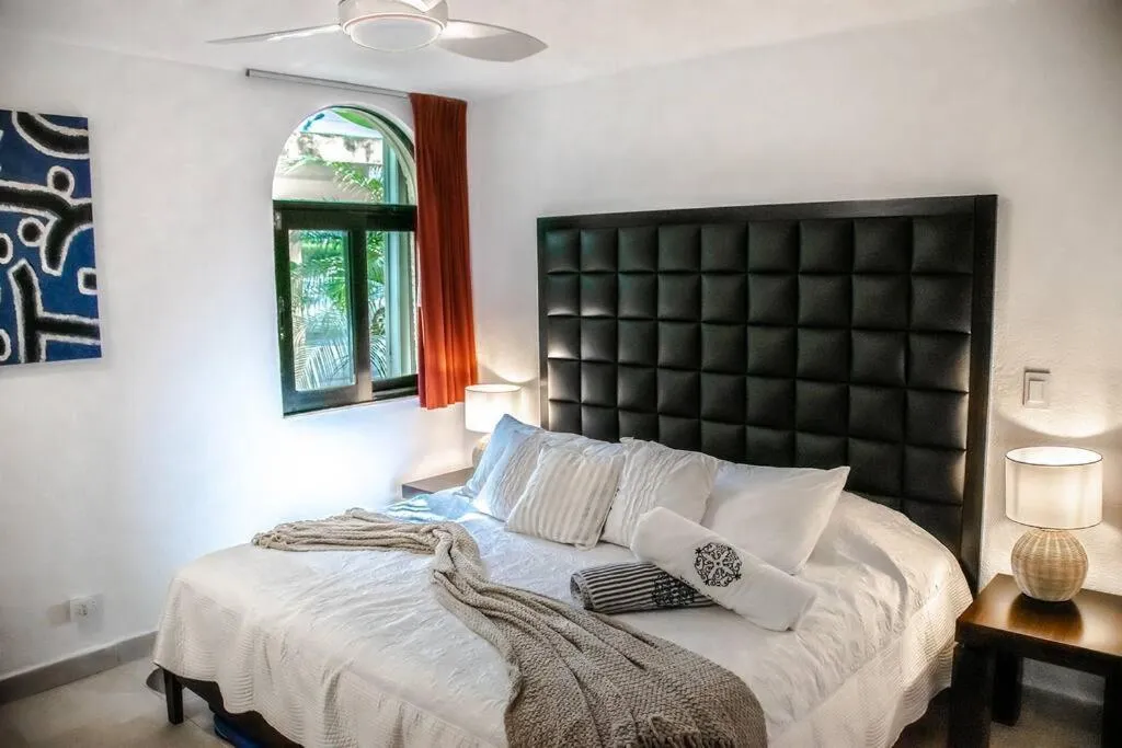 Bed in Depa Bliss · Luxurious getaway at beach paradise Cancún