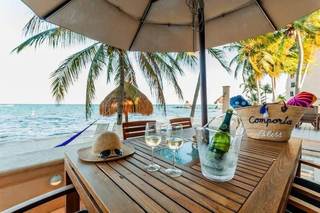 Beach in Depa Bliss · Luxurious getaway at beach paradise Cancún