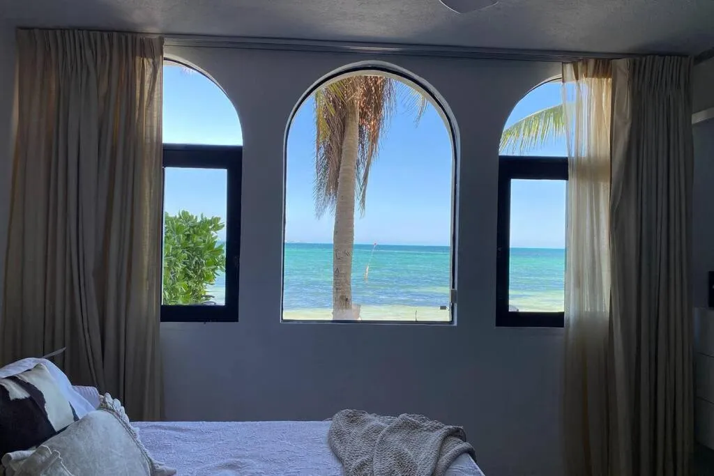 Bed in Depa Bliss · Luxurious getaway at beach paradise Cancún