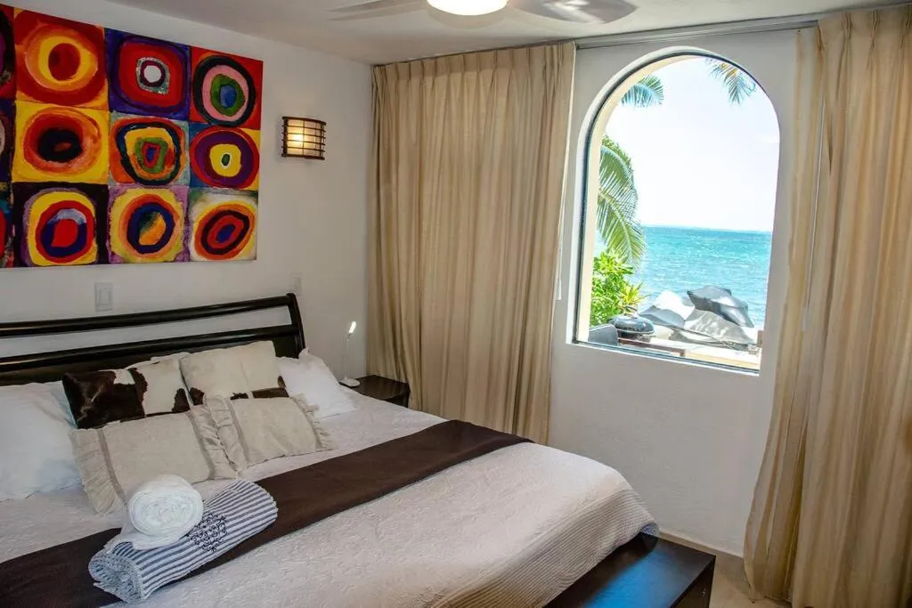 Bed in Depa Bliss · Luxurious getaway at beach paradise Cancún