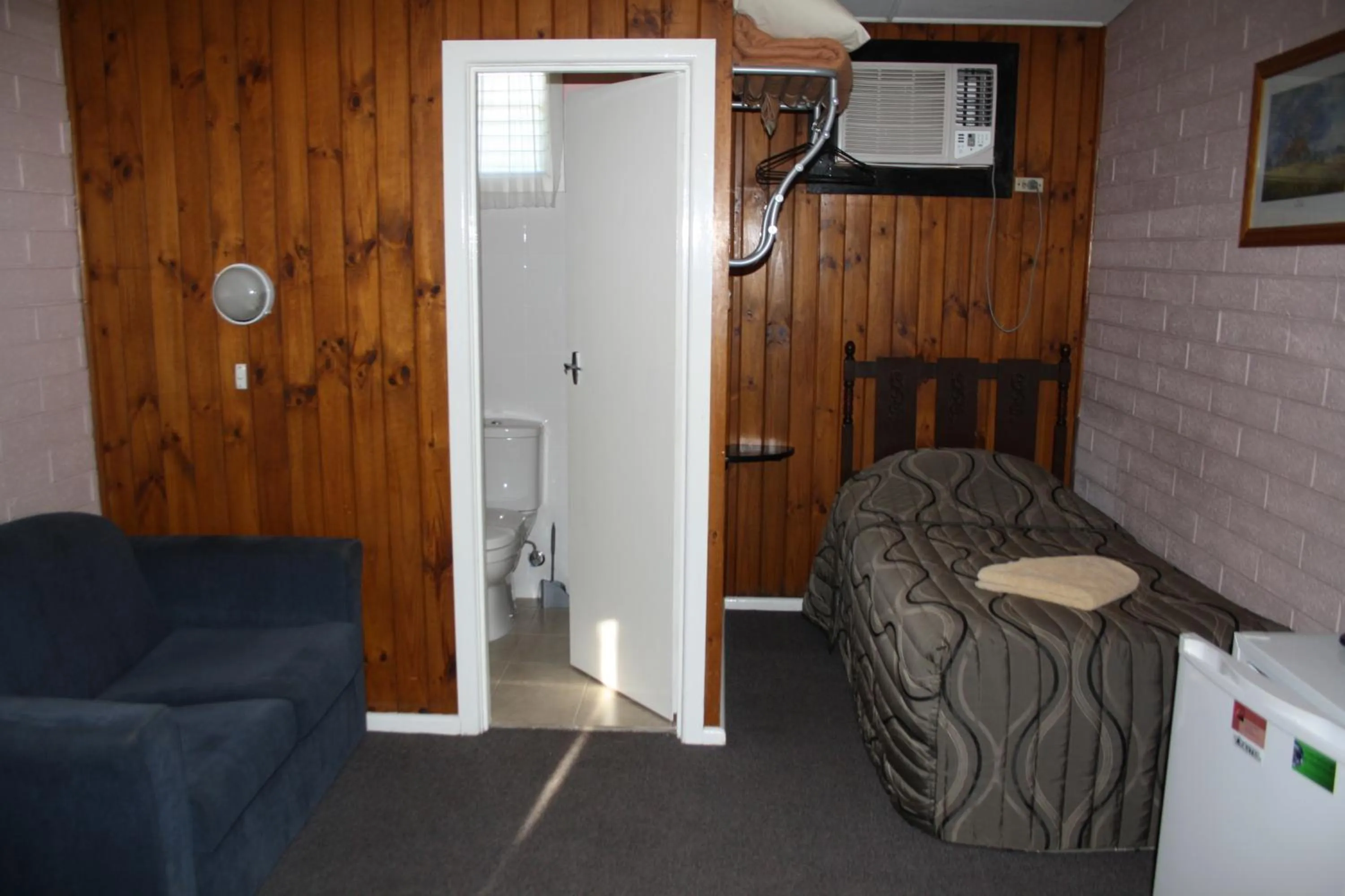 Photo of the whole room in Nhill Oasis Motel
