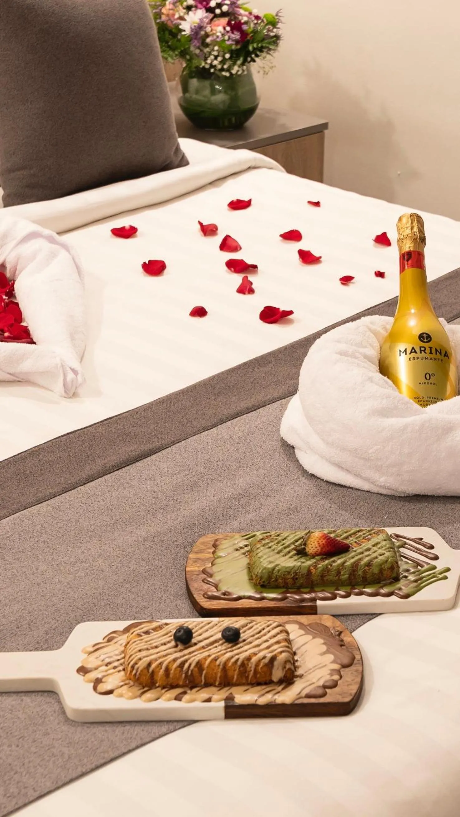 Food and drinks in Laten Suites Prince Sultan