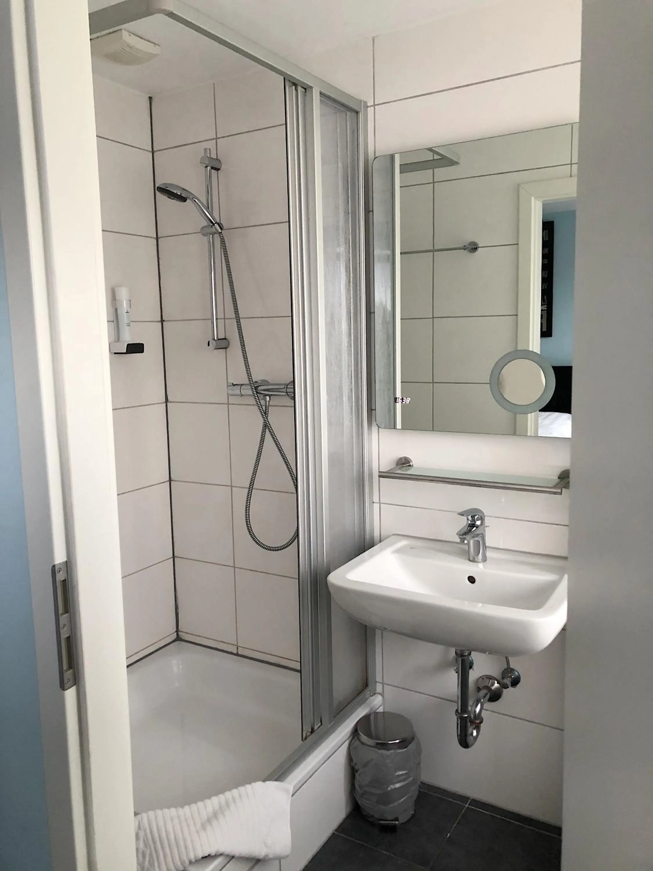 Shower in Glashütten Hotel