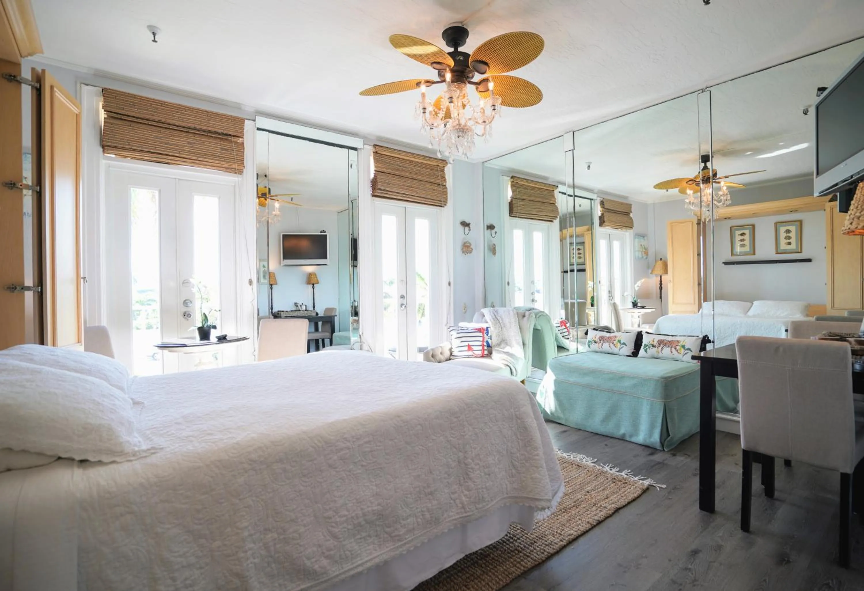 Bed in Palm Beach Hotel with Juliette Balconies! 2 blocks from beach! Historic Landmark