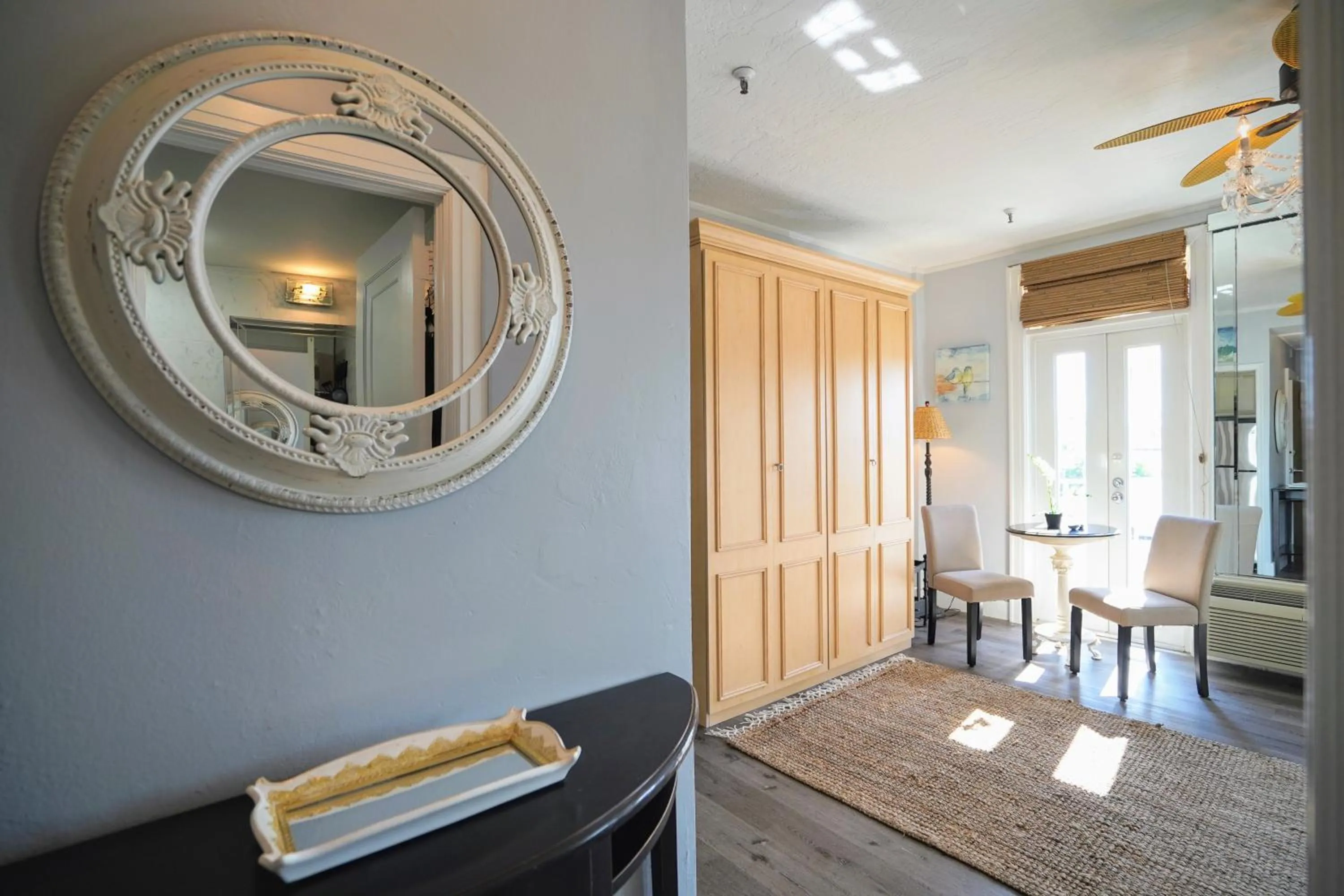 Palm Beach Hotel with Juliette Balconies! 2 blocks from beach! Historic Landmark