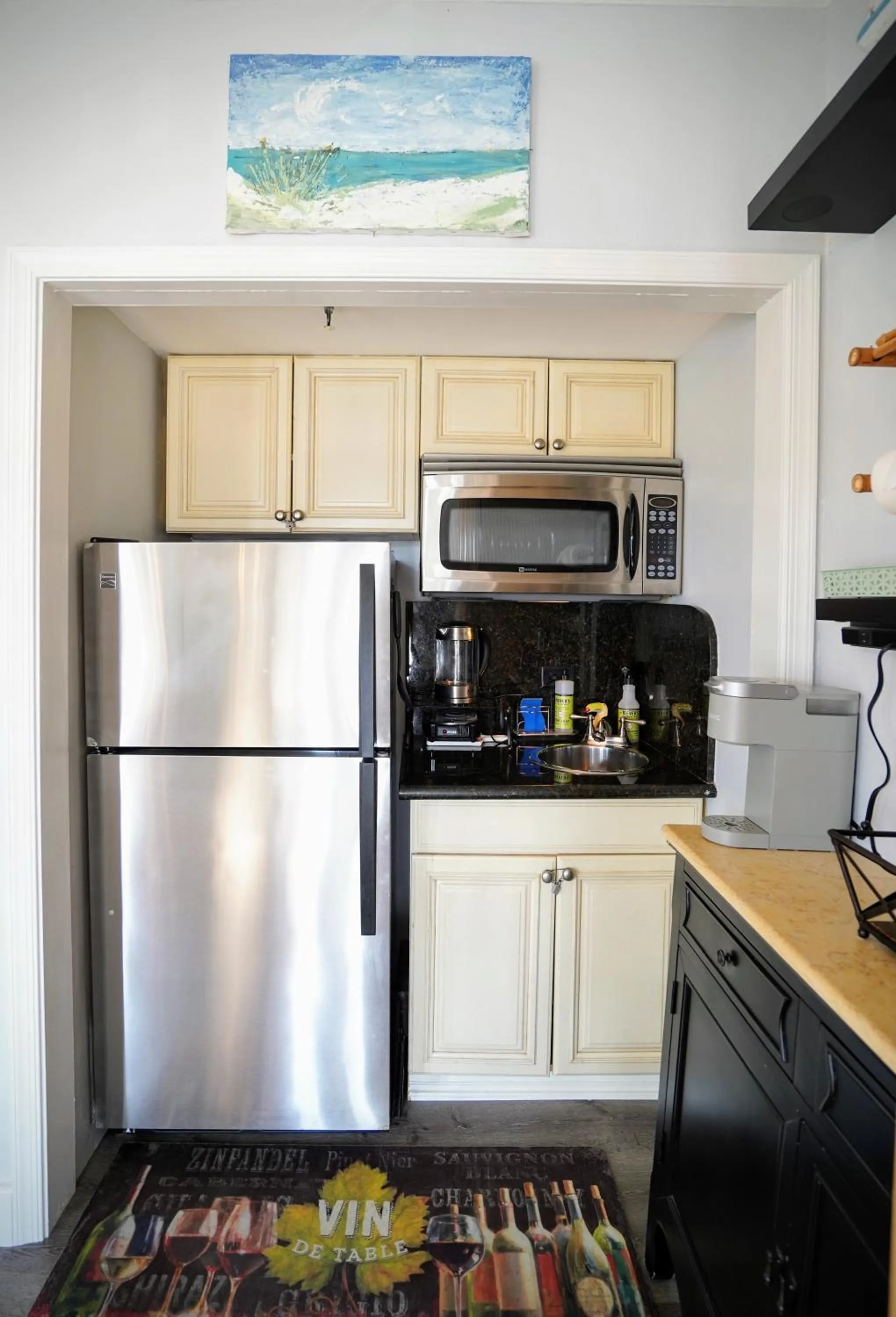 Palm Beach Hotel with Juliette Balconies! 2 blocks from beach! Historic Landmark