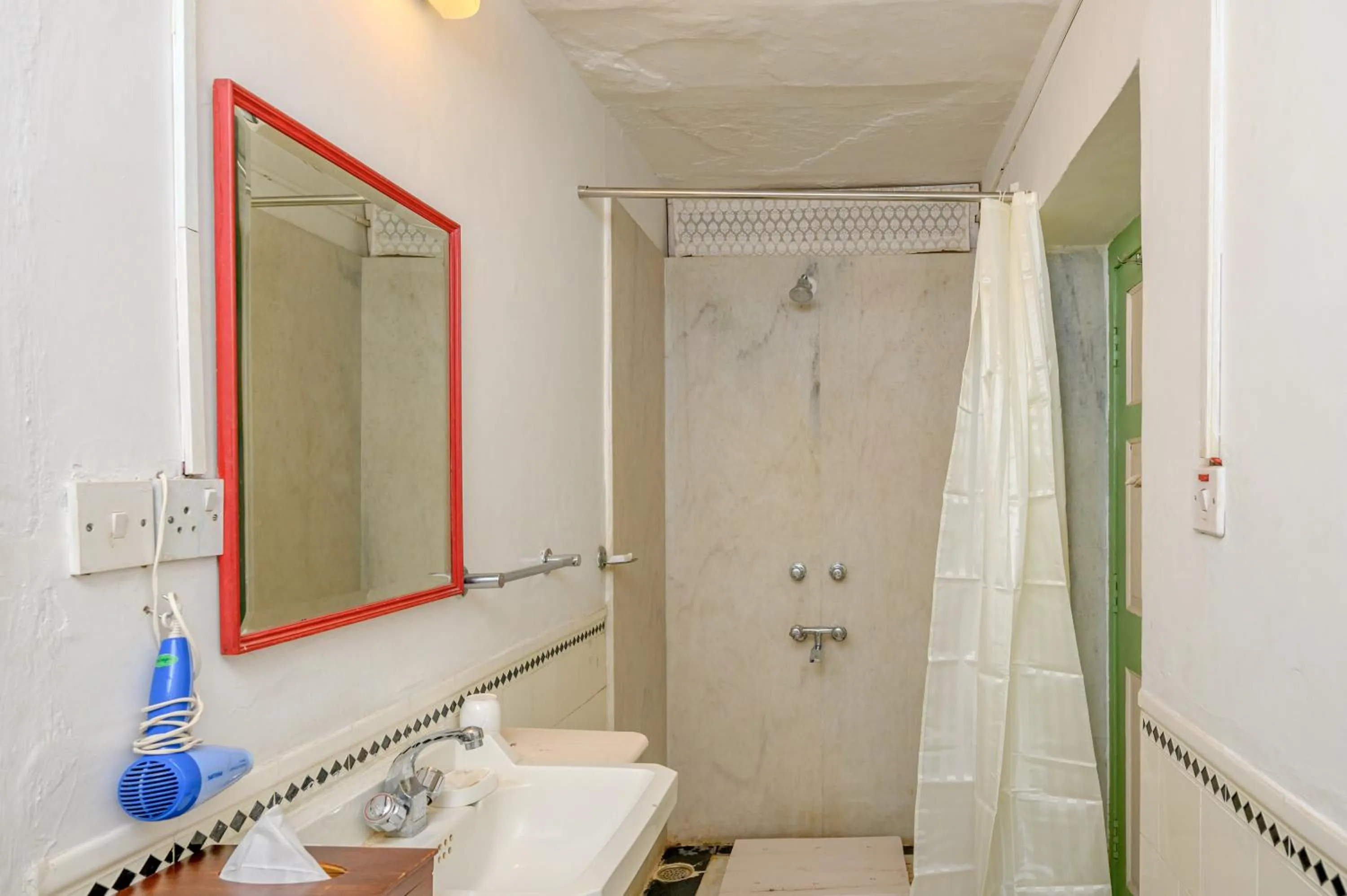 Shower in Neemrana's - Piramal Haveli