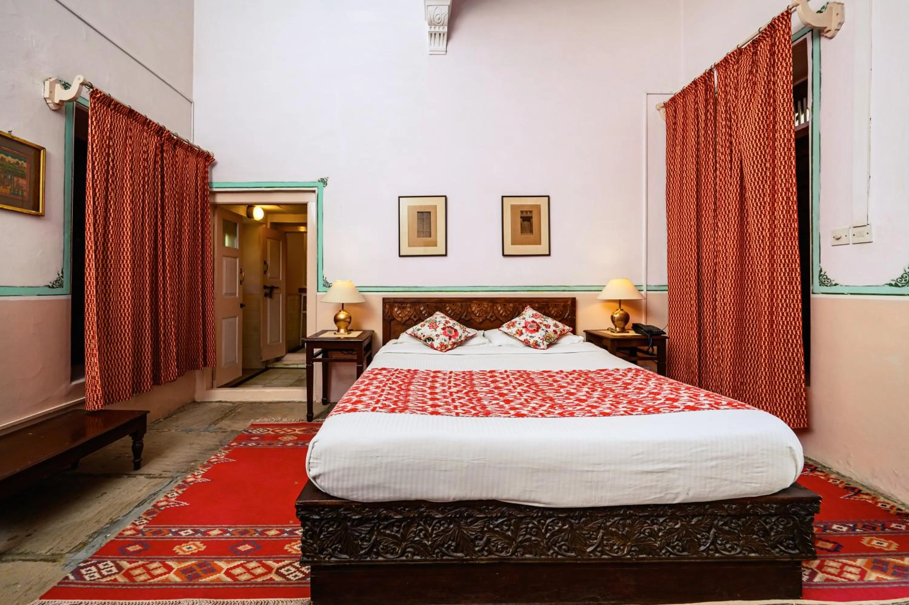 Bed in Neemrana's - Piramal Haveli