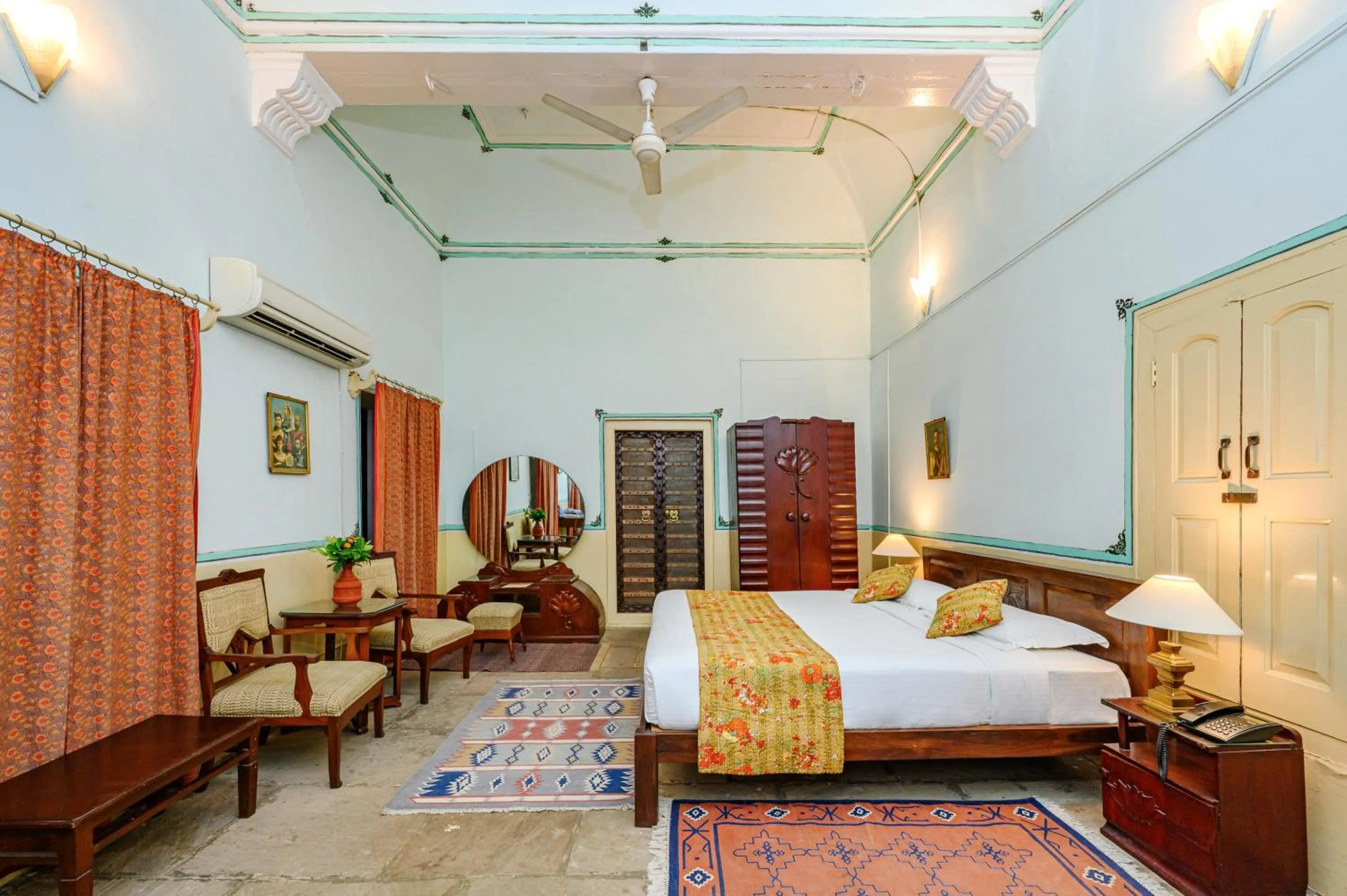 Bed in Neemrana's - Piramal Haveli