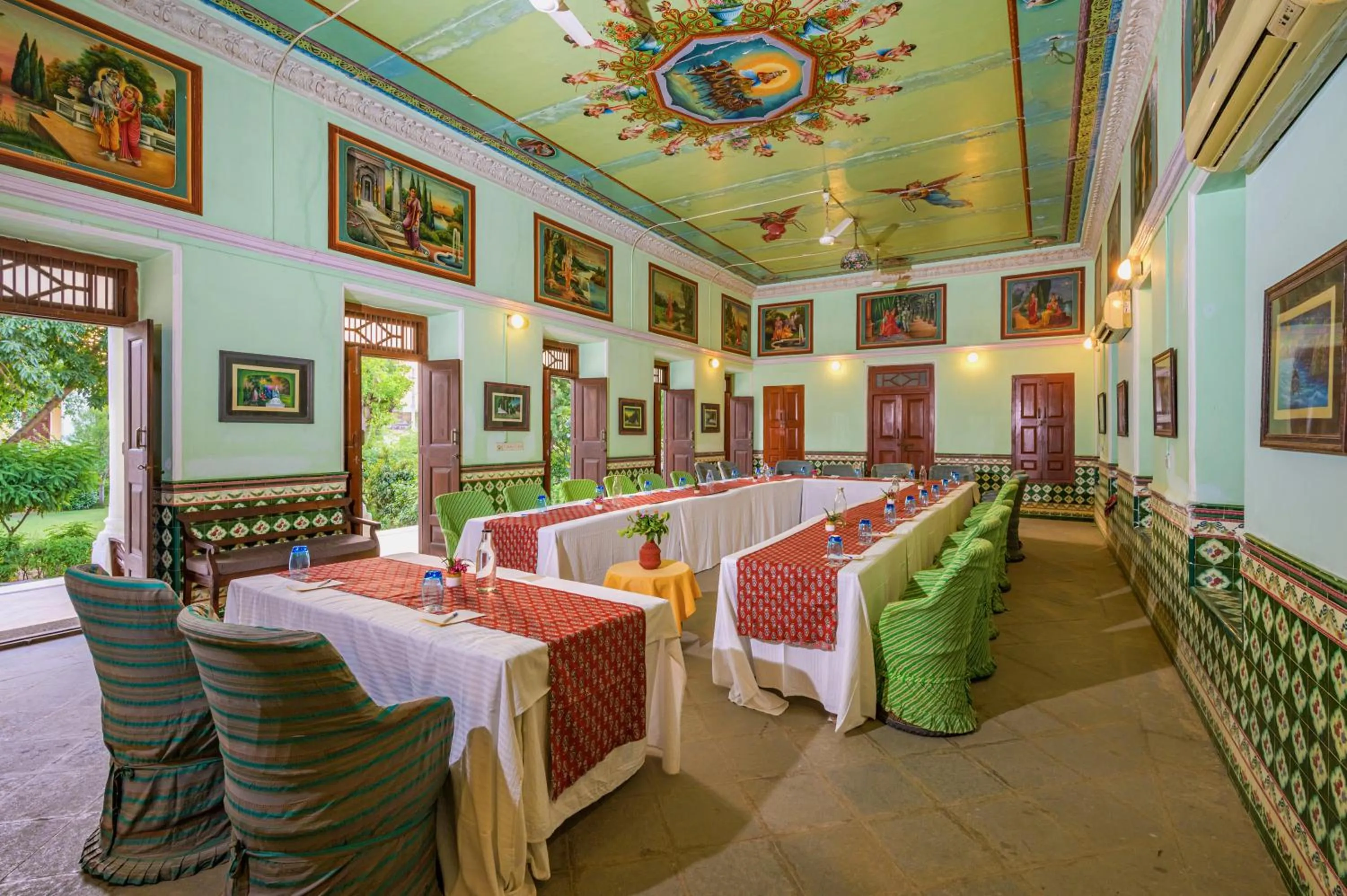 Restaurant/places to eat in Neemrana's - Piramal Haveli