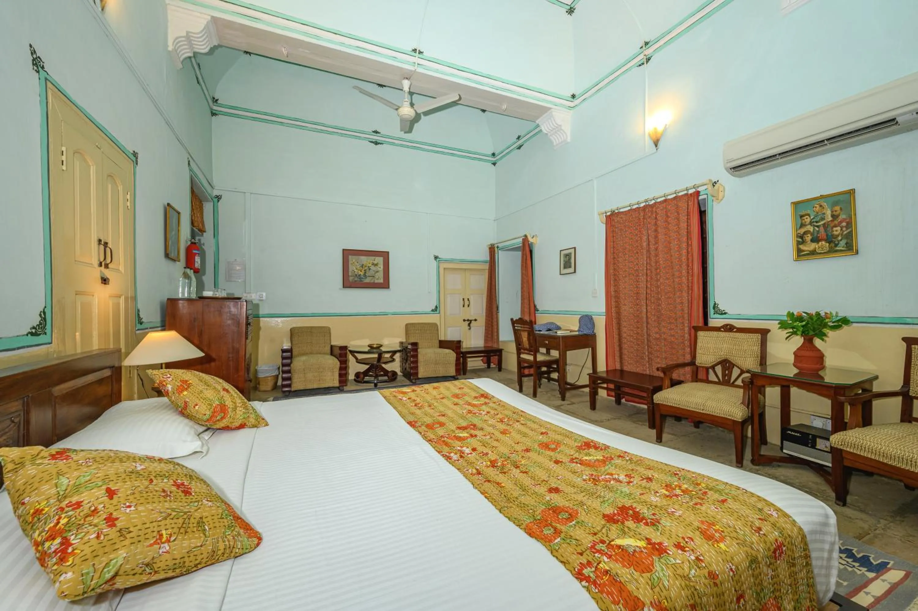 Bed in Neemrana's - Piramal Haveli