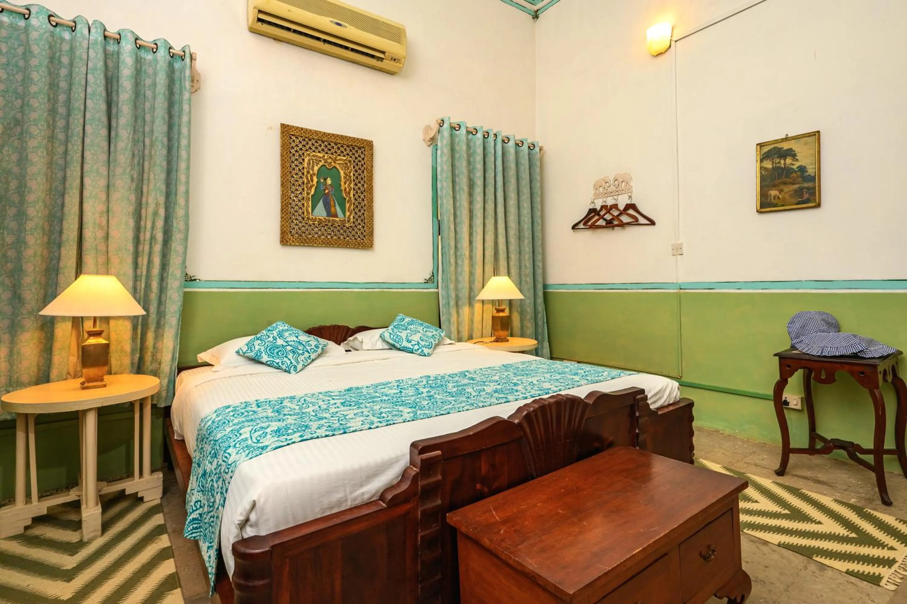 Bed in Neemrana's - Piramal Haveli