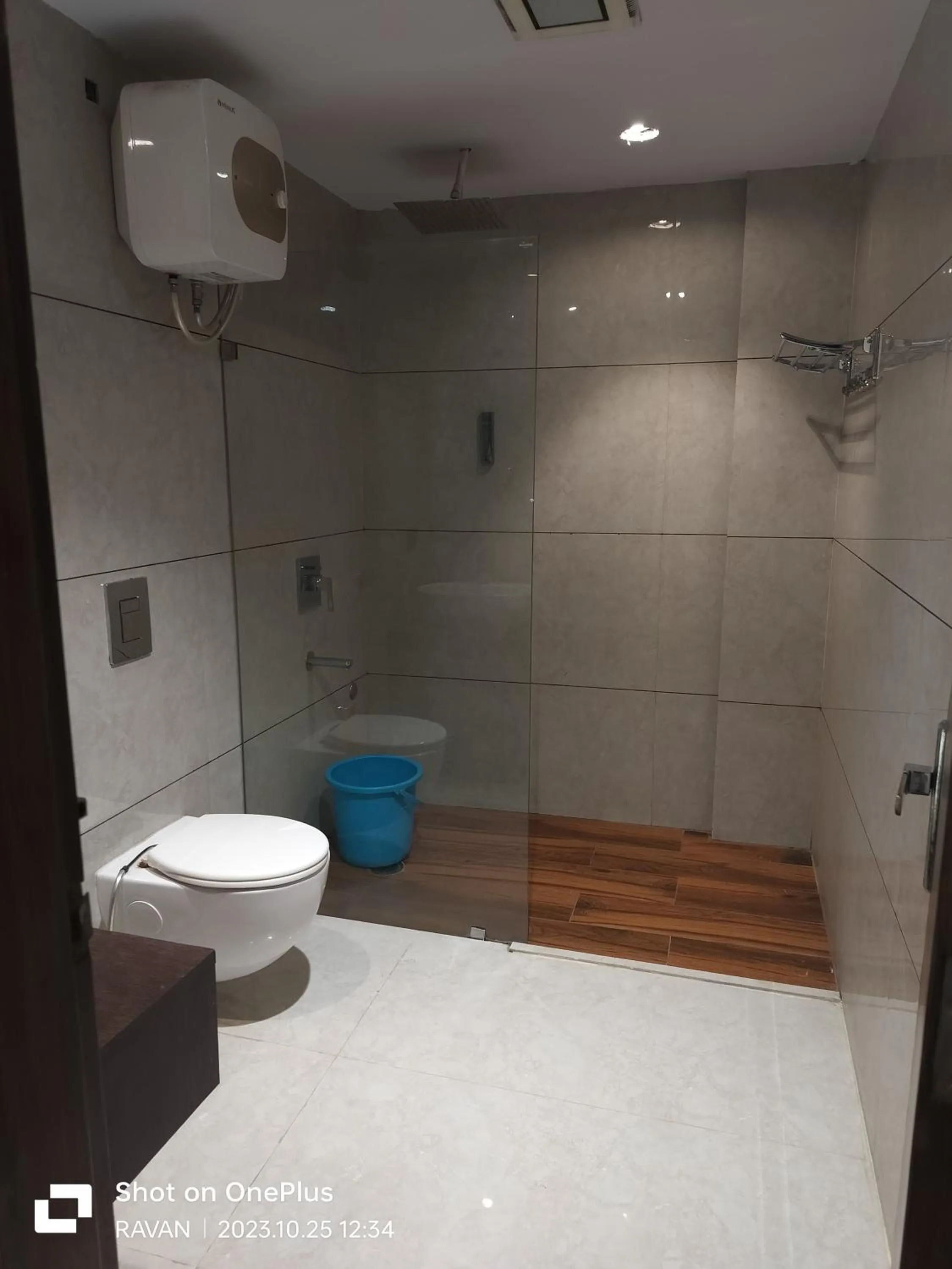 Shower in Hotel Star Inn