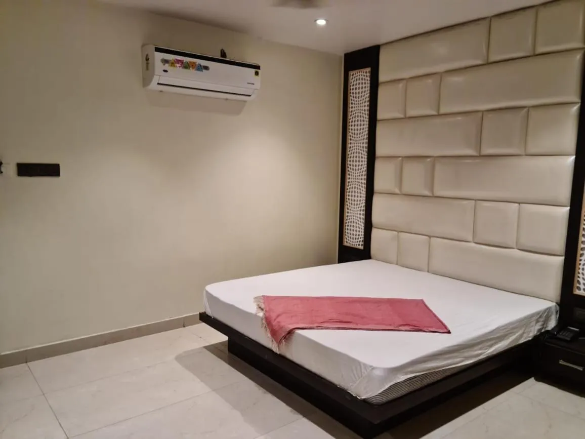 Bed in Hotel Star Inn