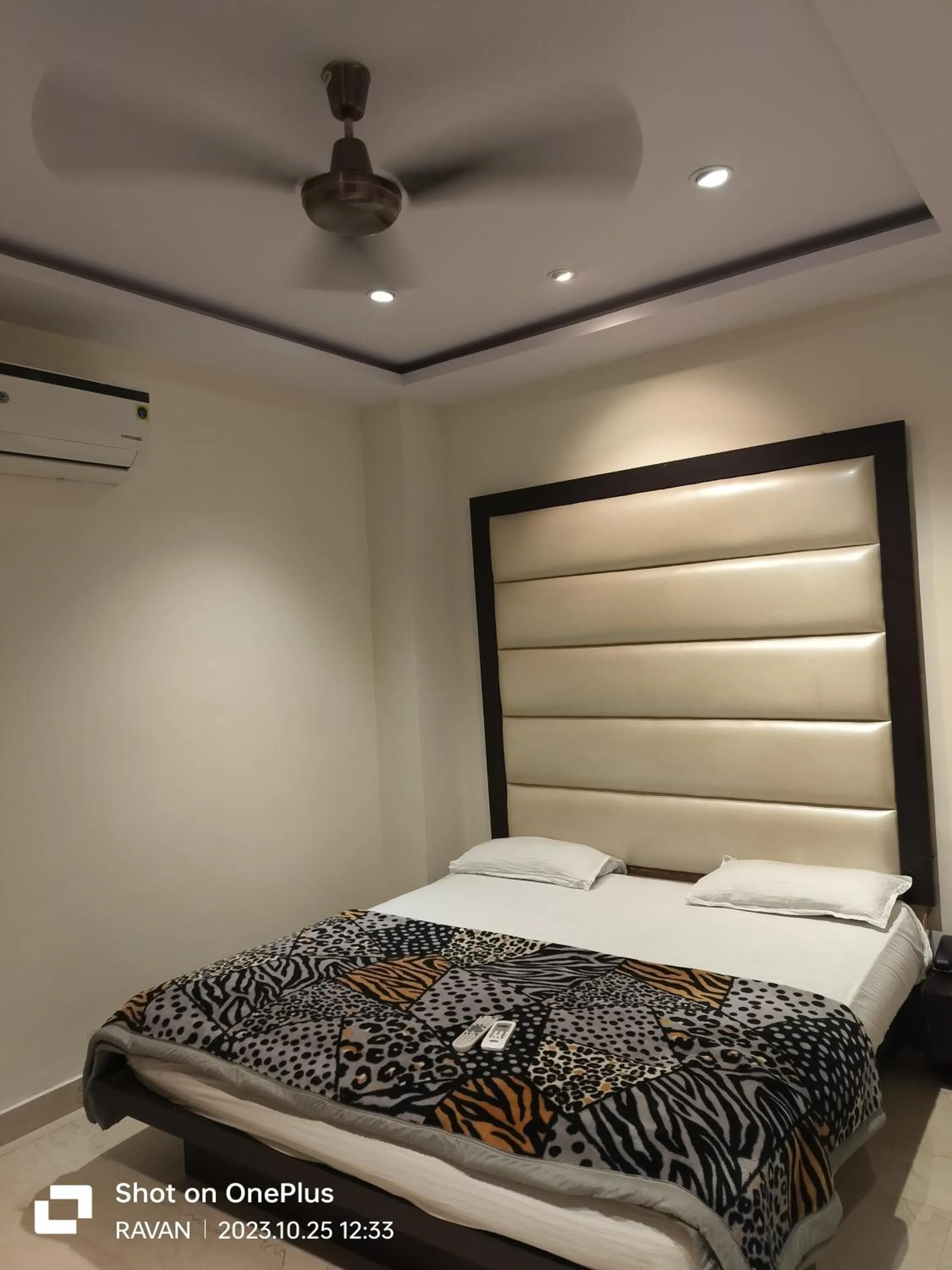 Photo of the whole room, Bed in Hotel Star Inn