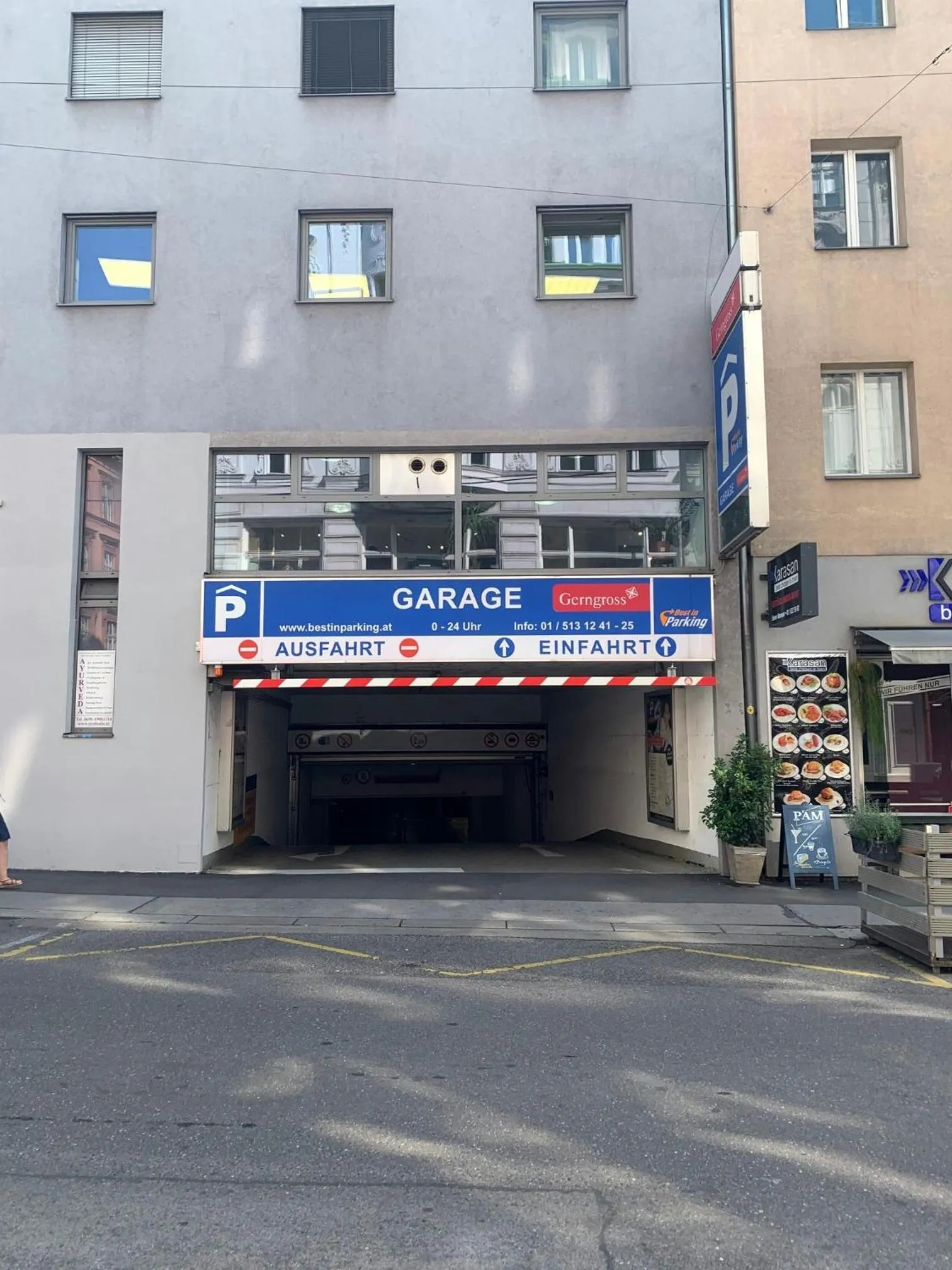 Parking in Continental Hotel-Pension