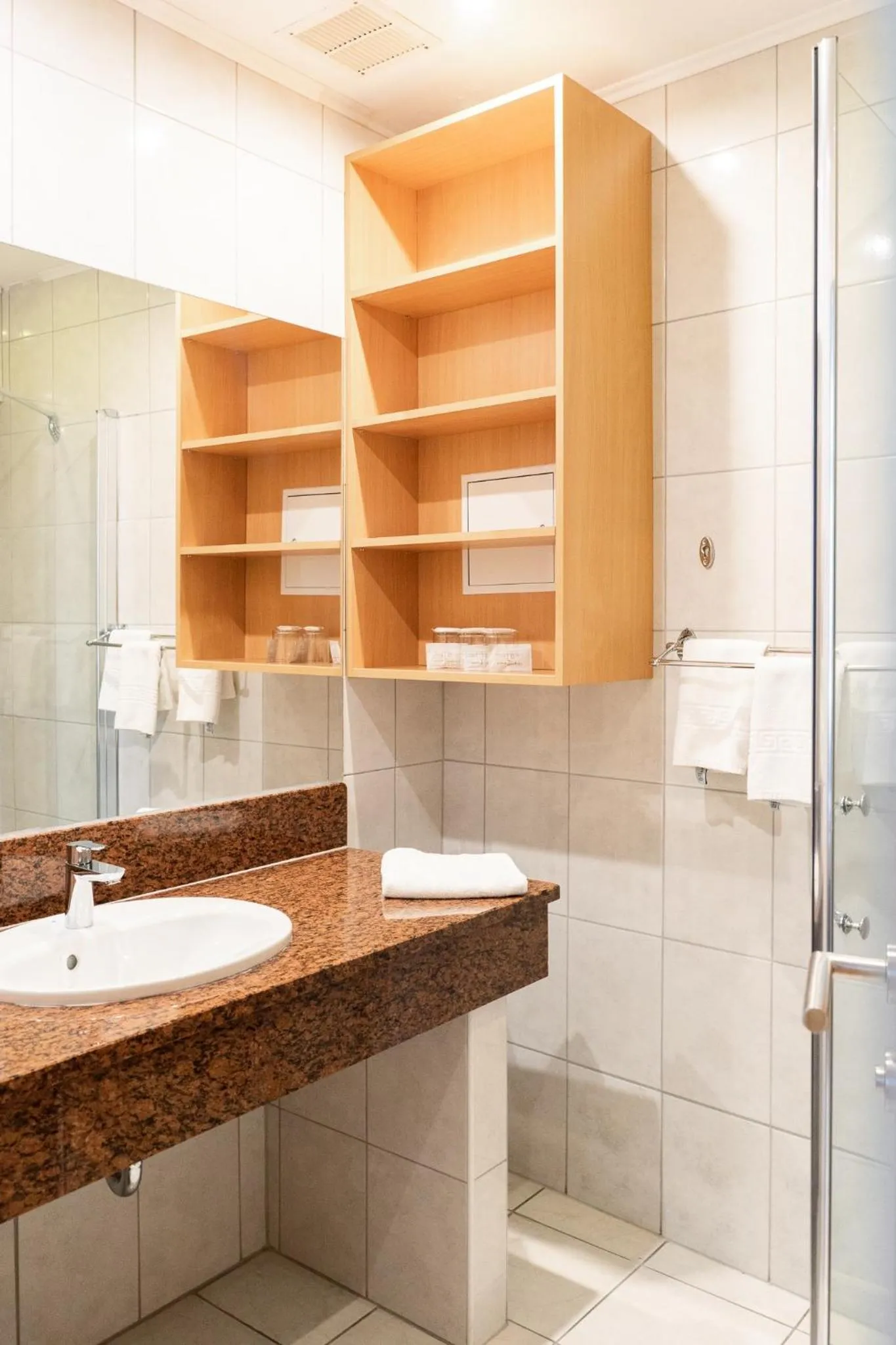 Bathroom in Continental Hotel-Pension