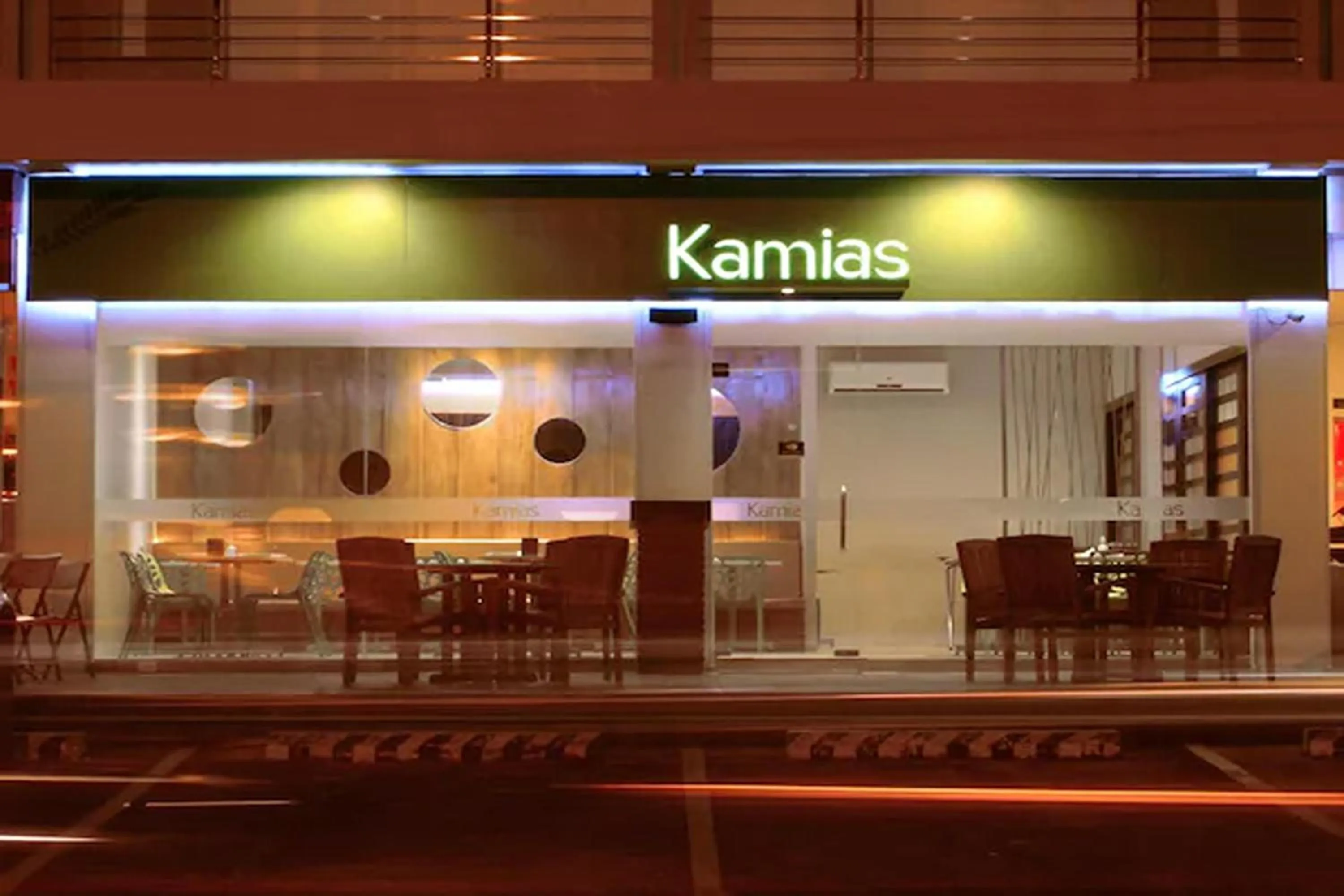 Restaurant/places to eat in Casablanca Suites Near Airport