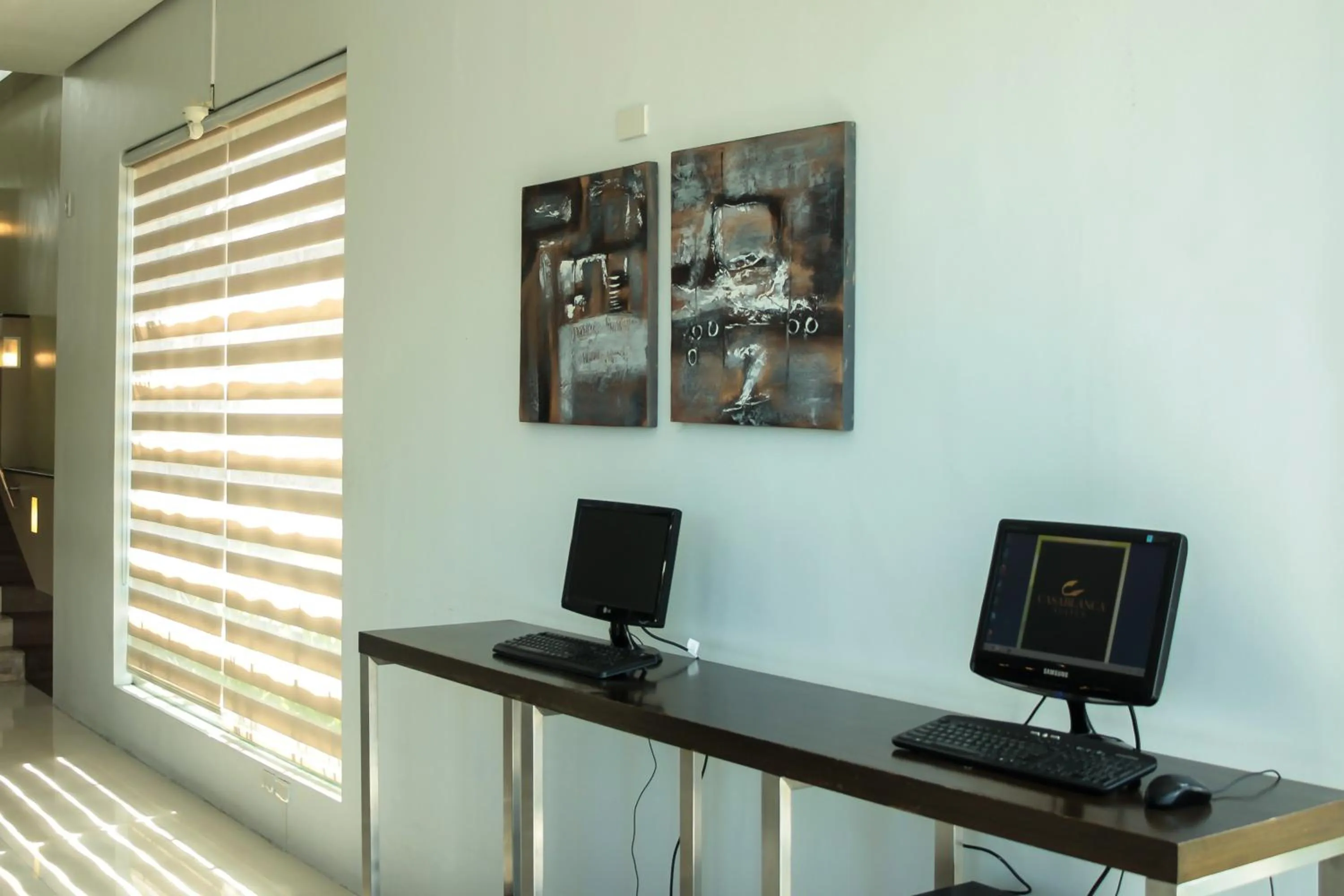 TV and multimedia in Casablanca Suites Near Airport