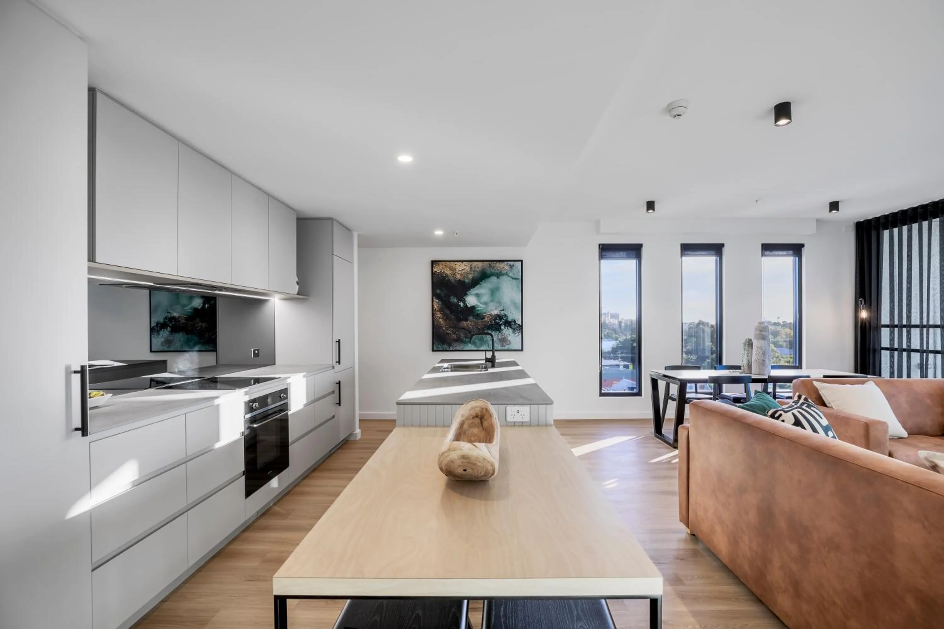 Kitchen or kitchenette in KT Apartments