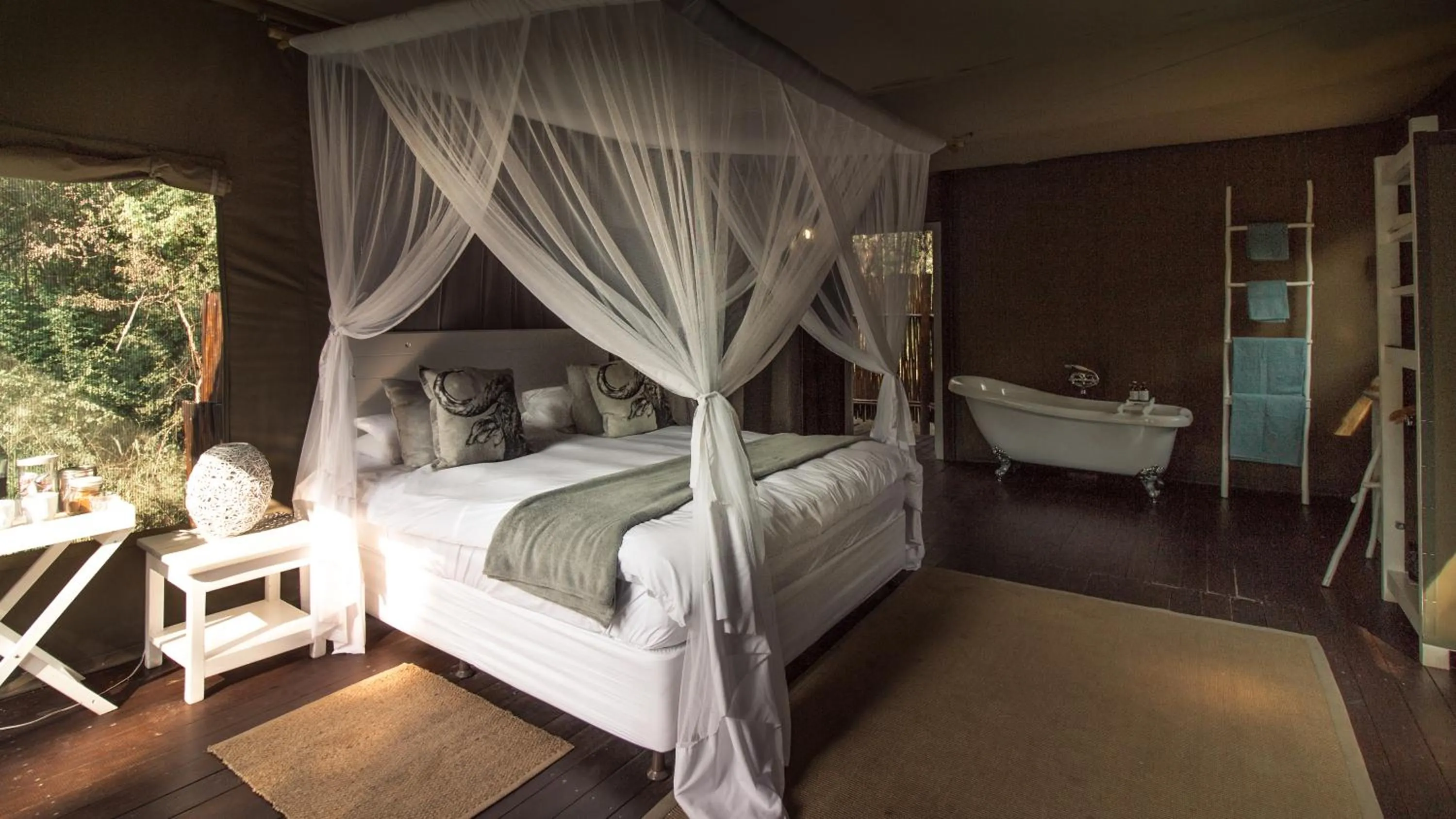 Bedroom, Bed in Ngama Tented Safari Lodge