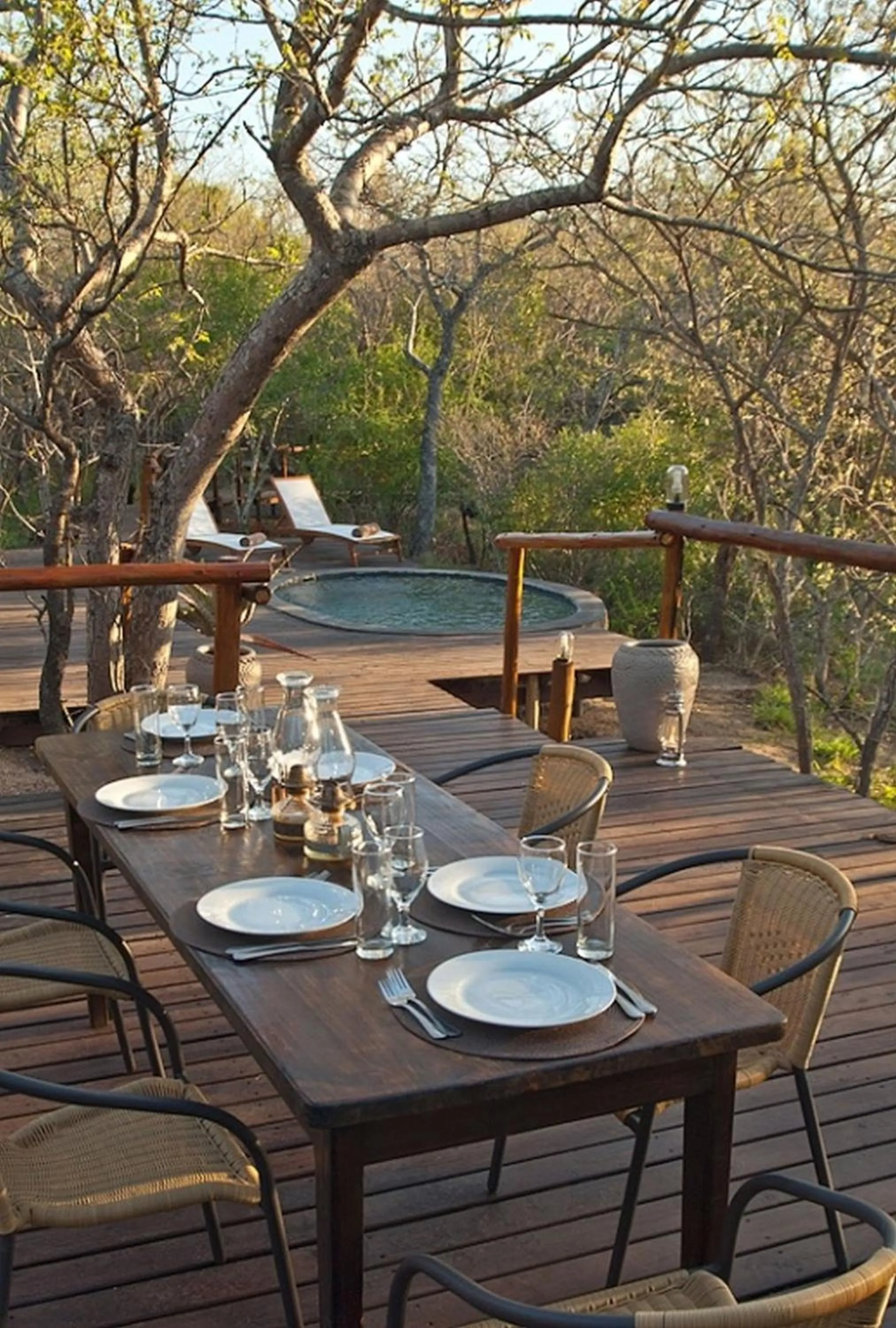 Restaurant/places to eat in Ngama Tented Safari Lodge
