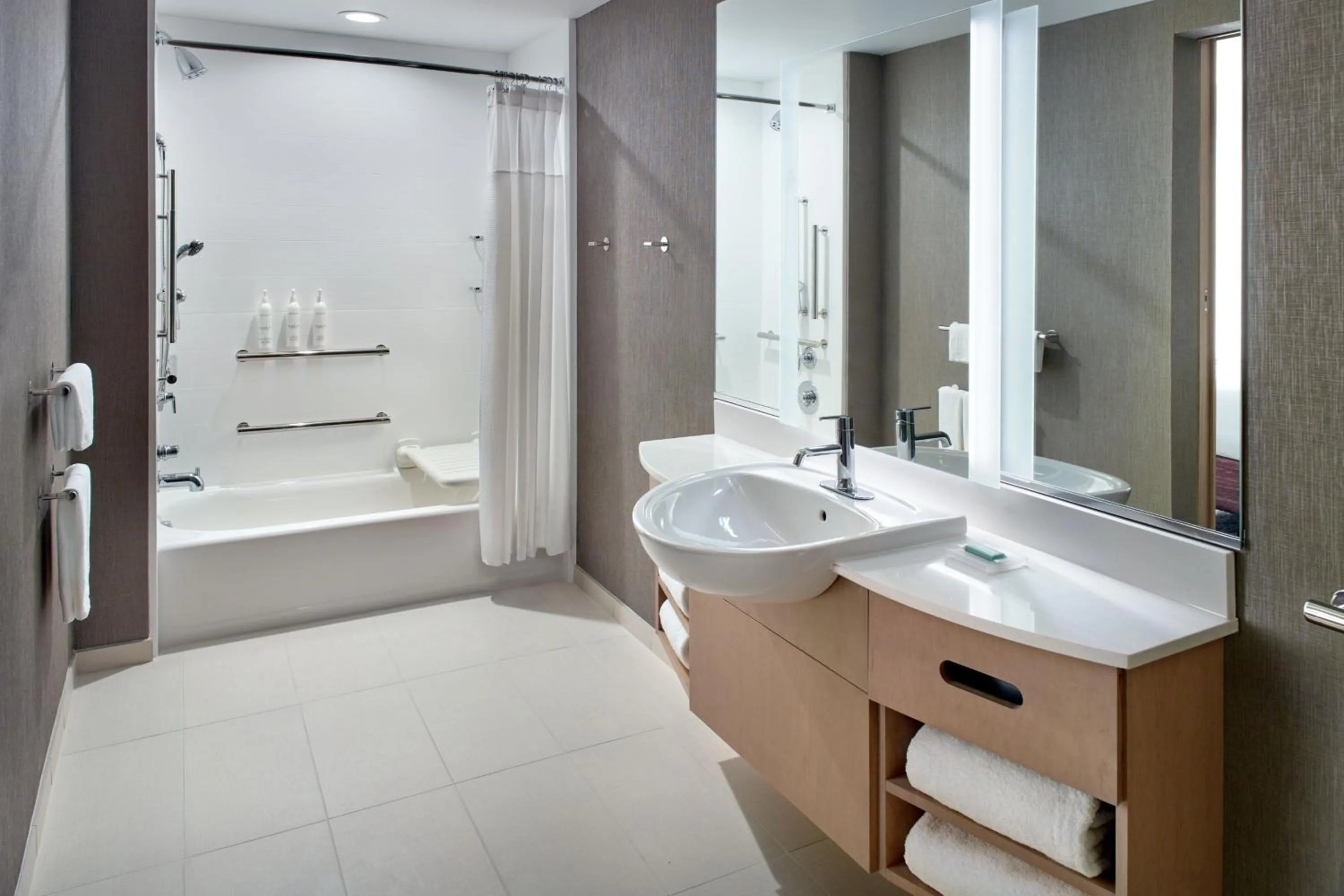 Bathroom in SpringHill Suites by Marriott Atlanta Northwest