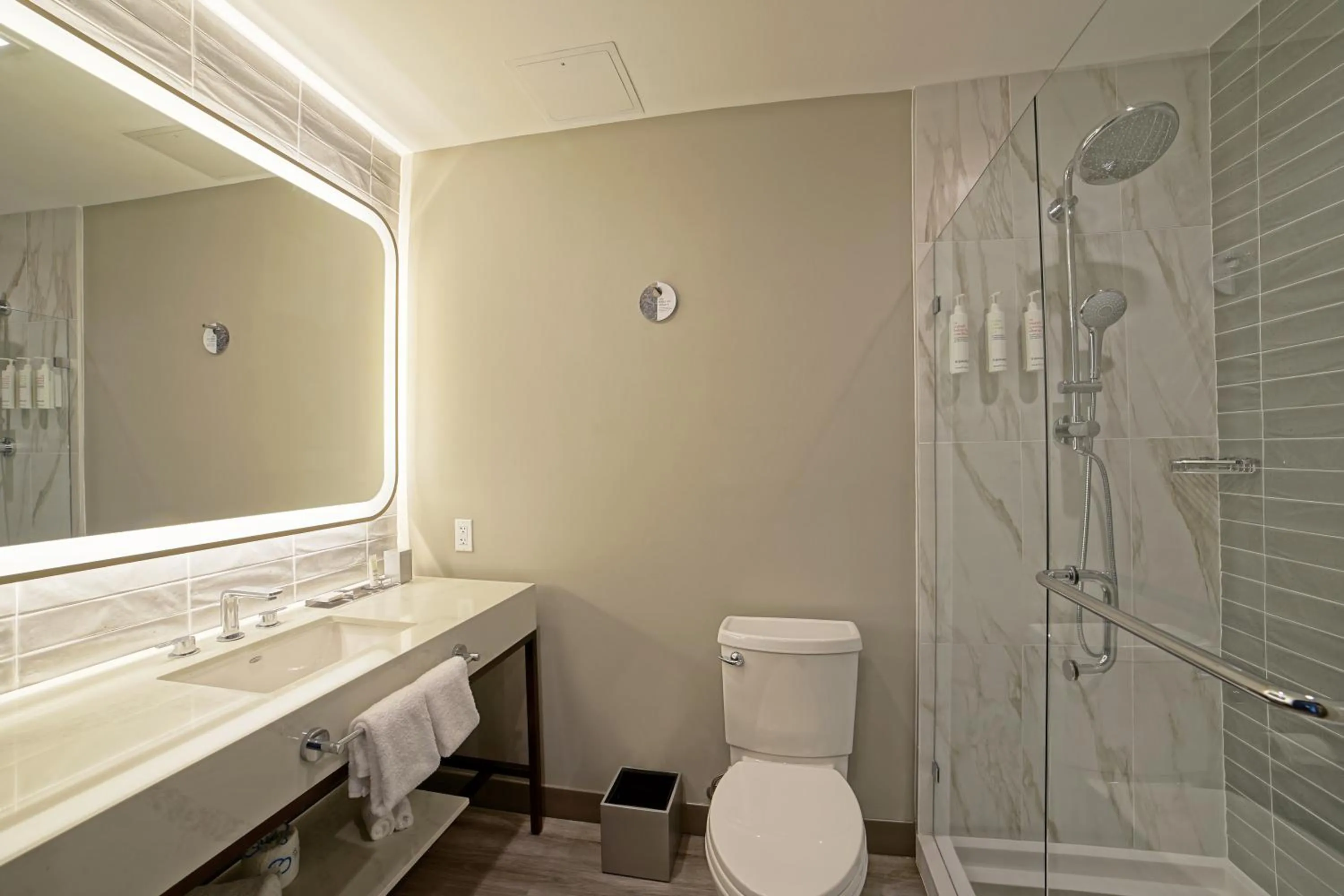 Shower in Marriott Fort Lauderdale Airport