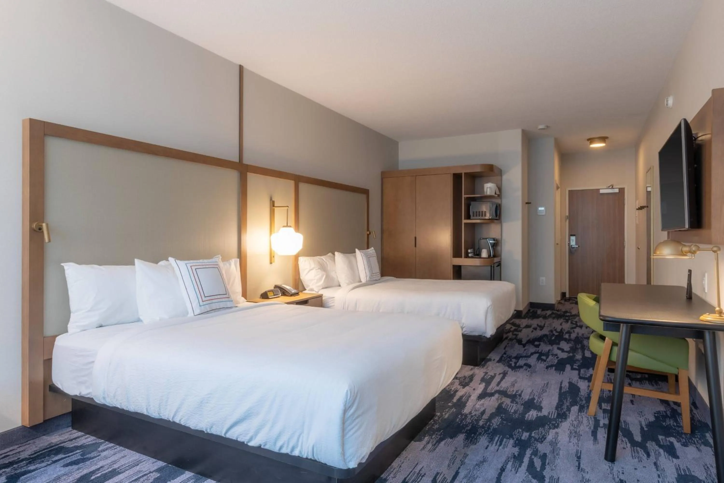 Photo of the whole room, Bed in Fairfield by Marriott Inn & Suites Revelstoke