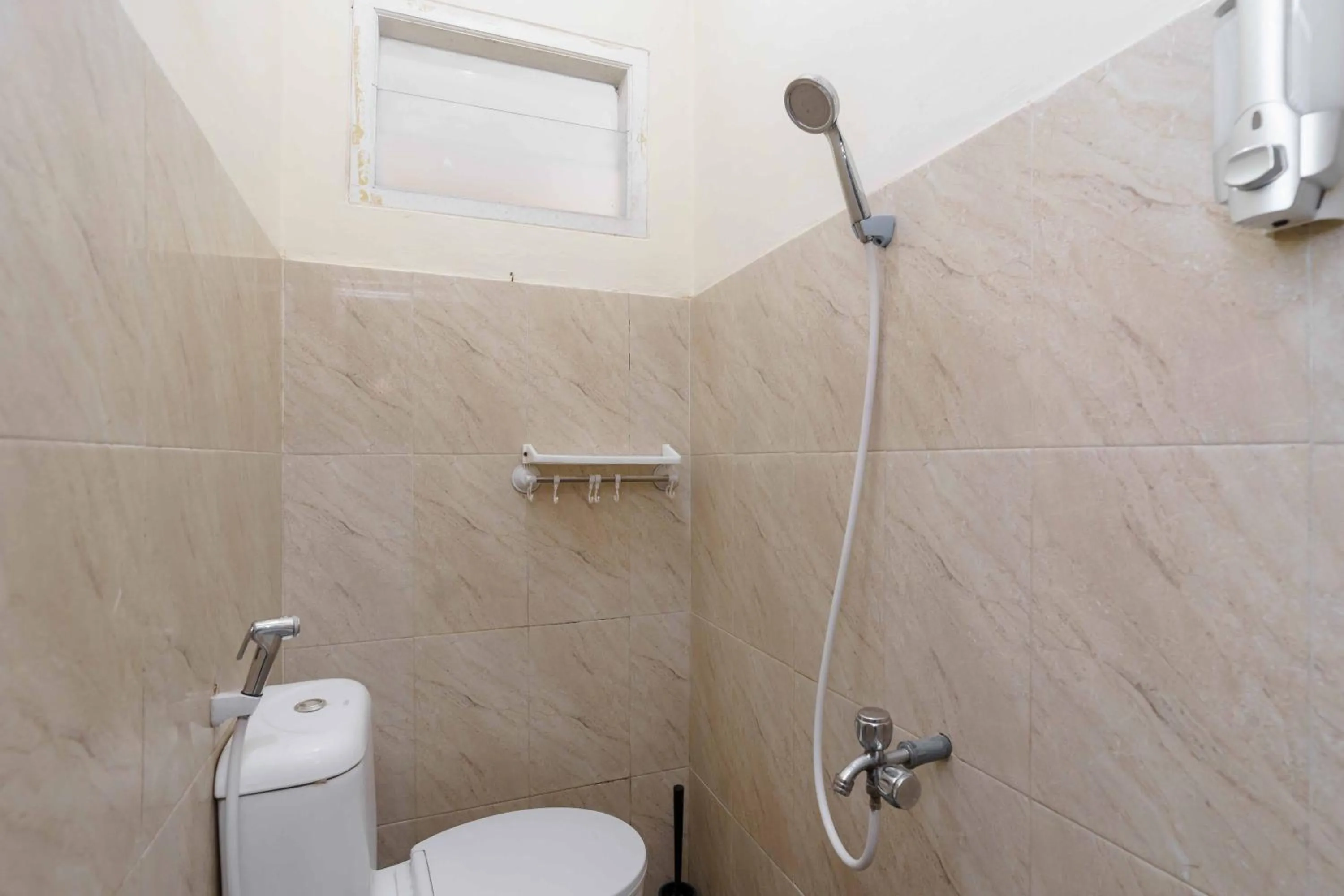 Bathroom in Madinah House Syariah Mitra RedDoorz