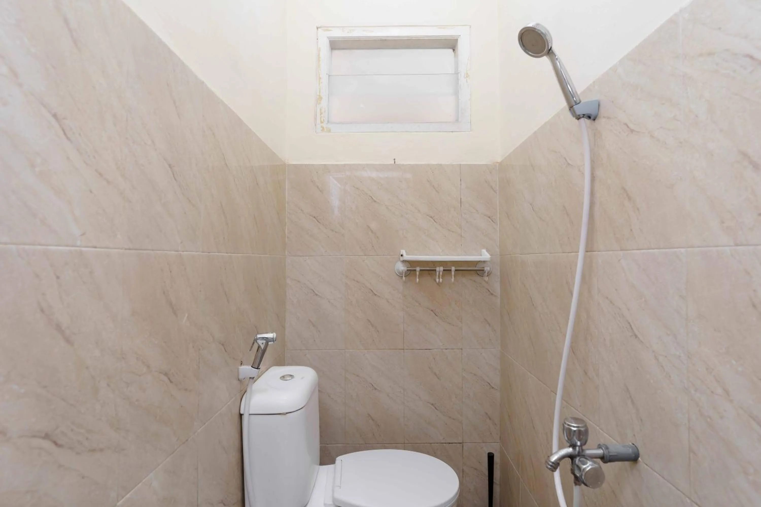 Bathroom in Madinah House Syariah Mitra RedDoorz