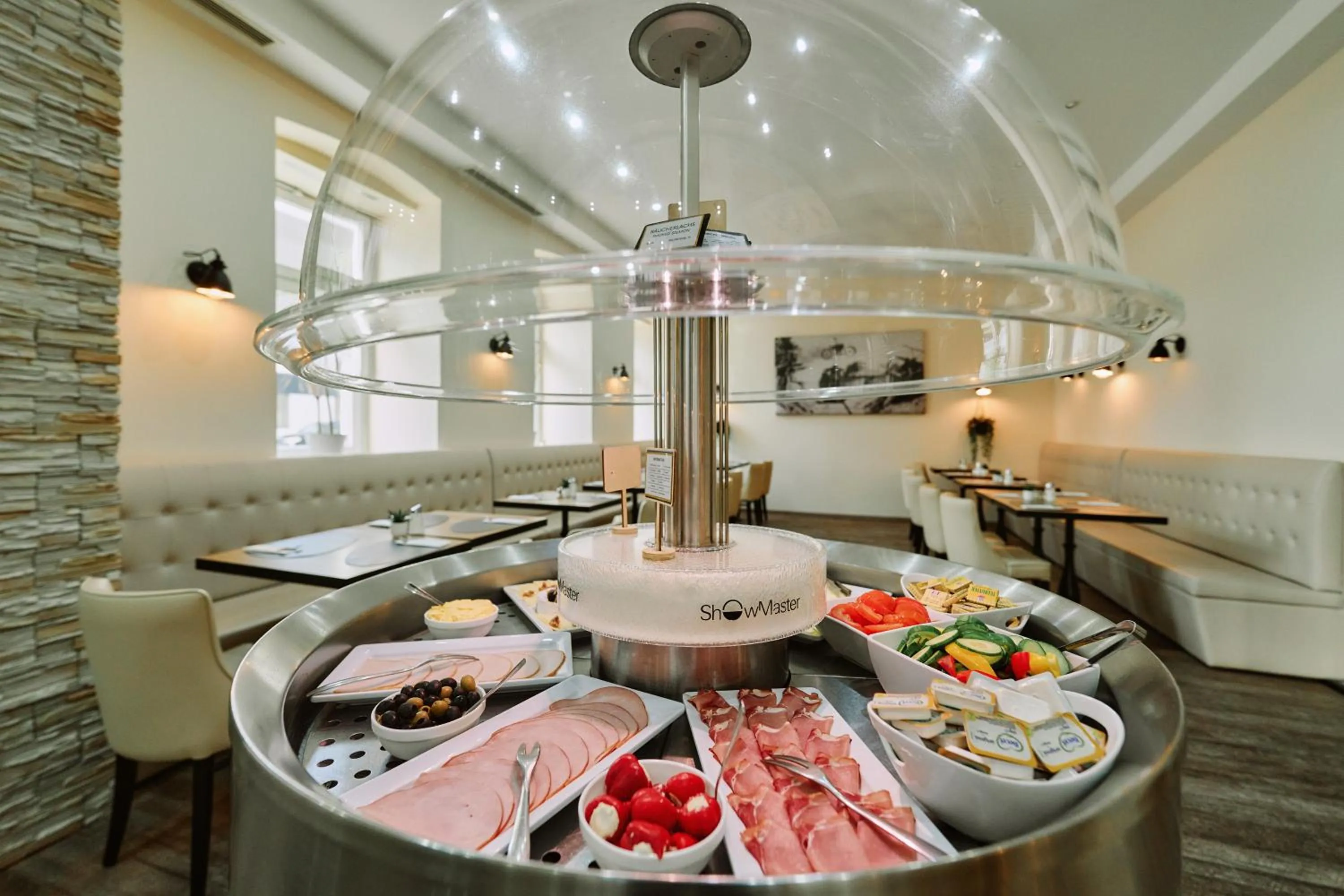 Buffet breakfast in Hotel Westbahn