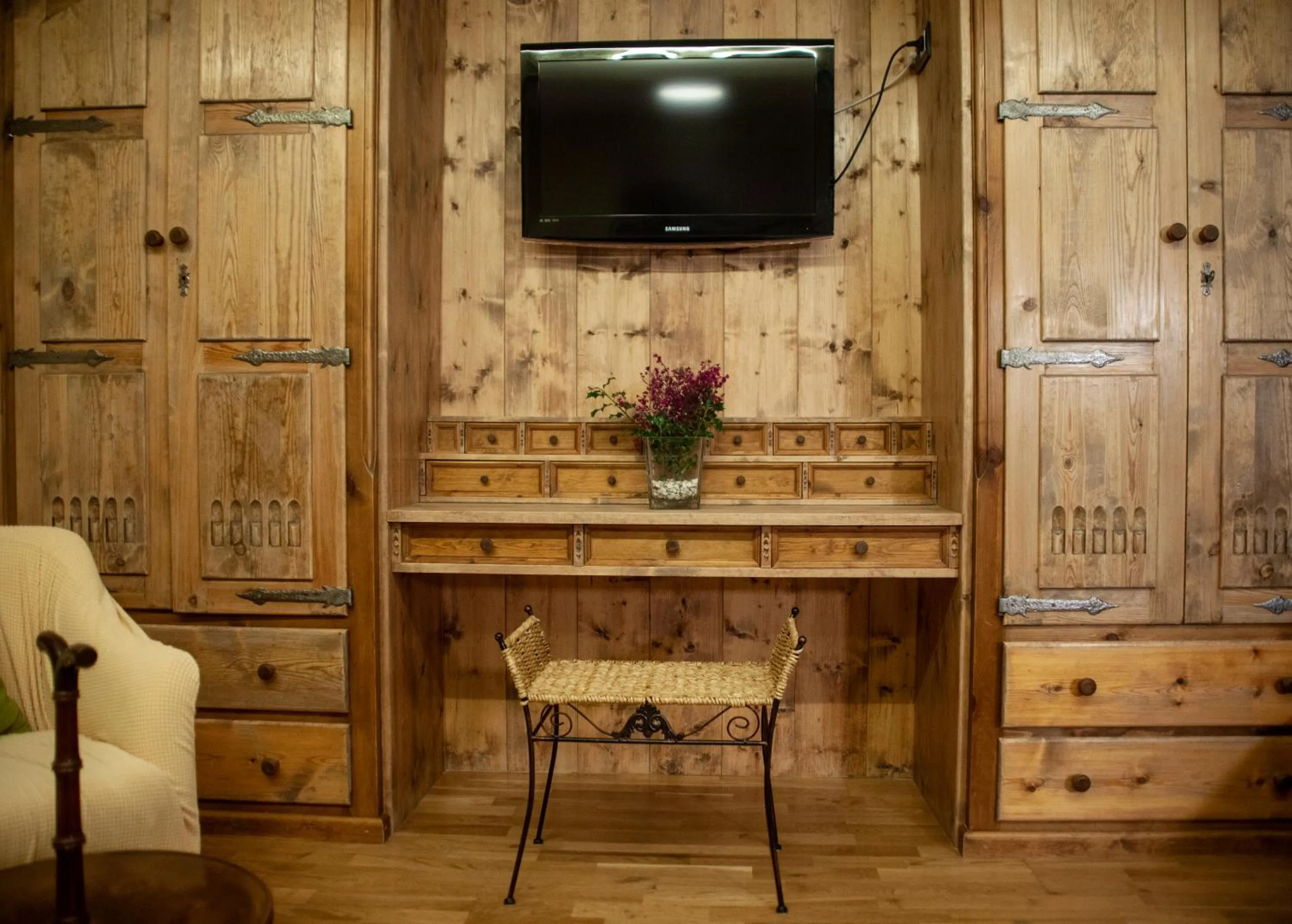 wardrobe in Hotel Vallibierna