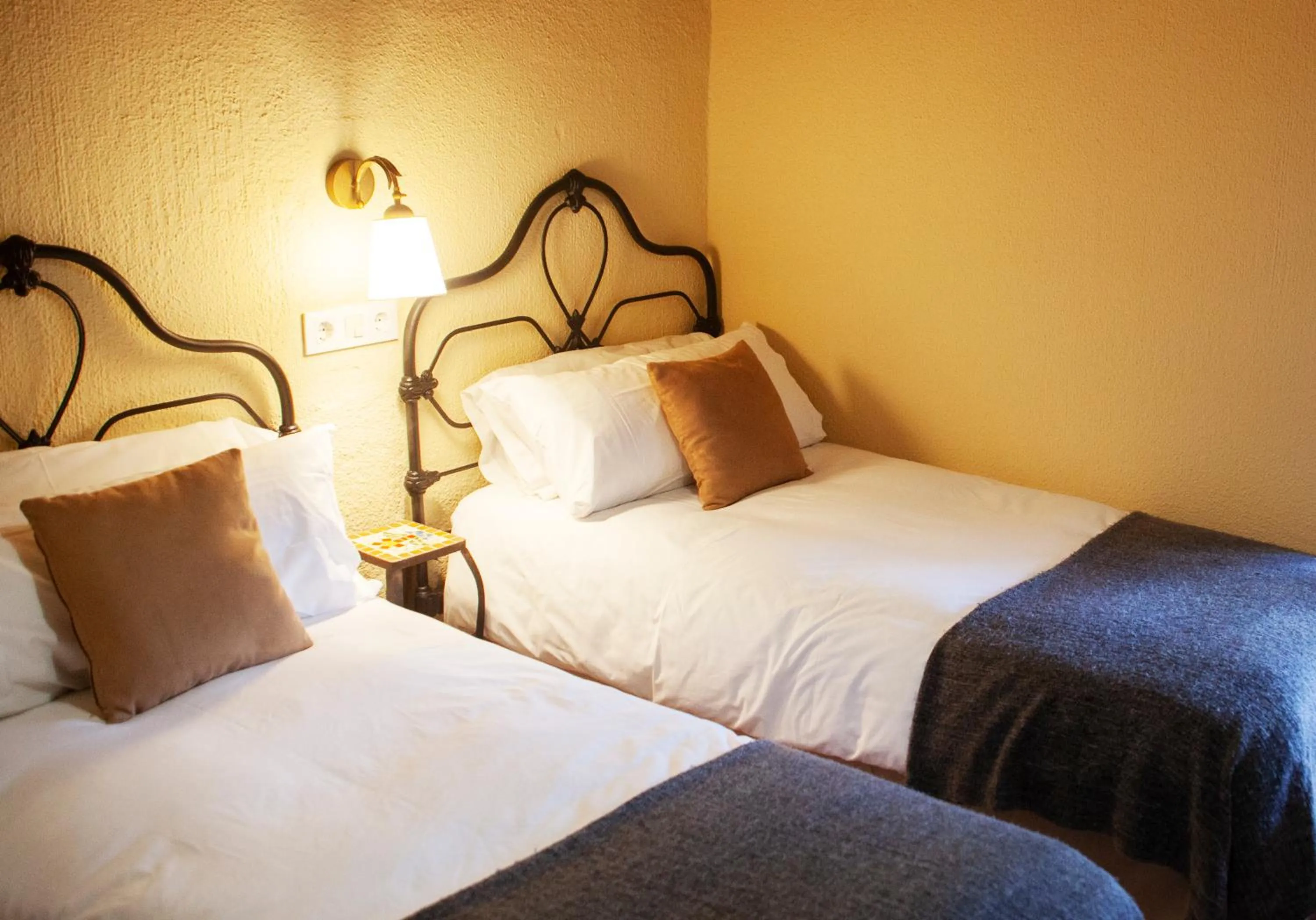 Bedroom, Bed in Hotel Vallibierna