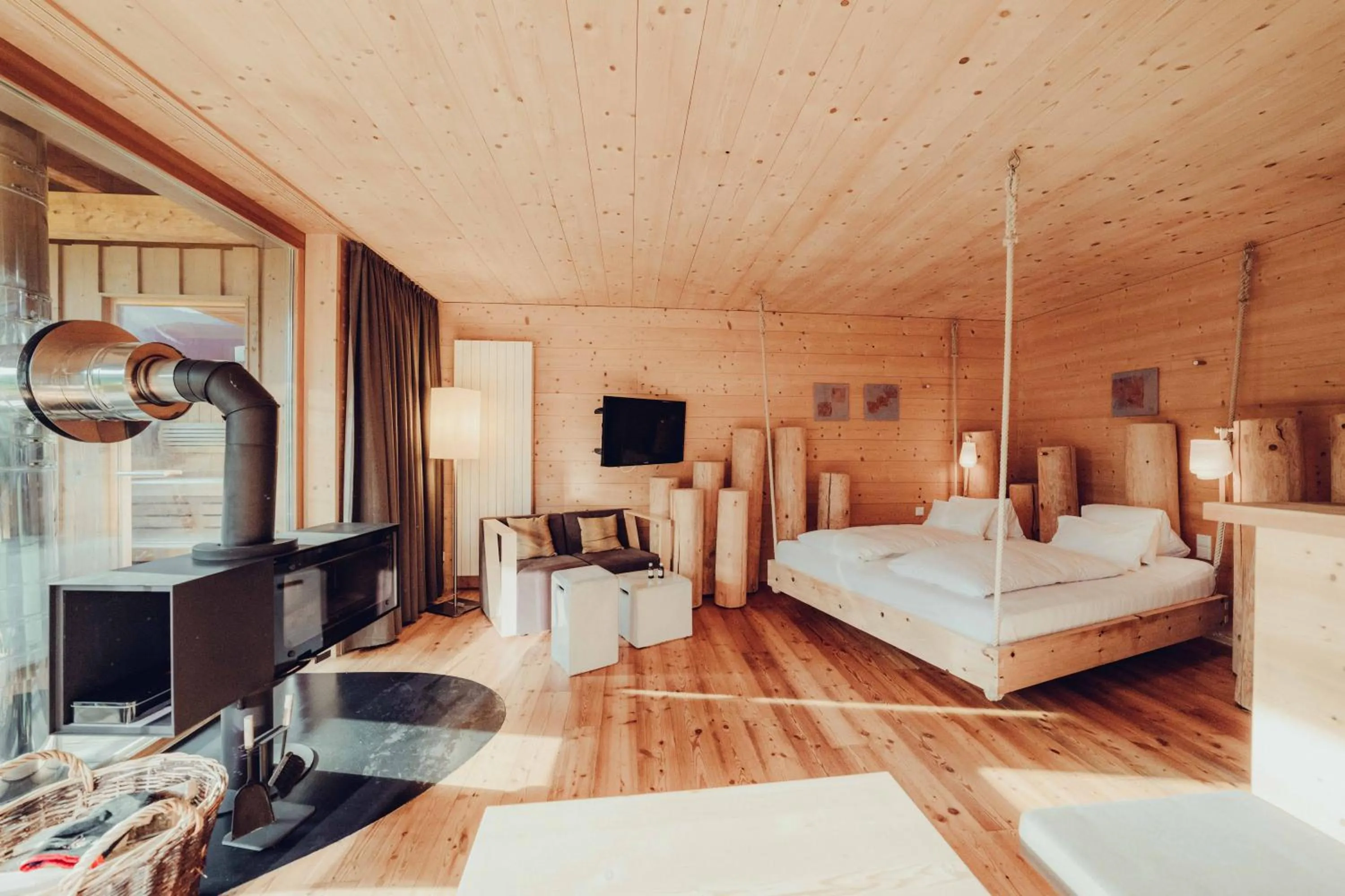 Bed in Holzhotel Forsthofalm