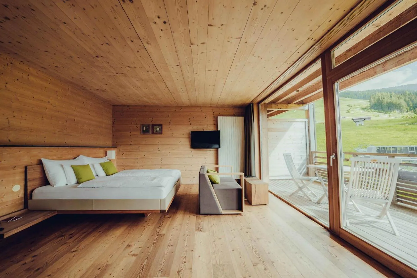 Bed in Holzhotel Forsthofalm