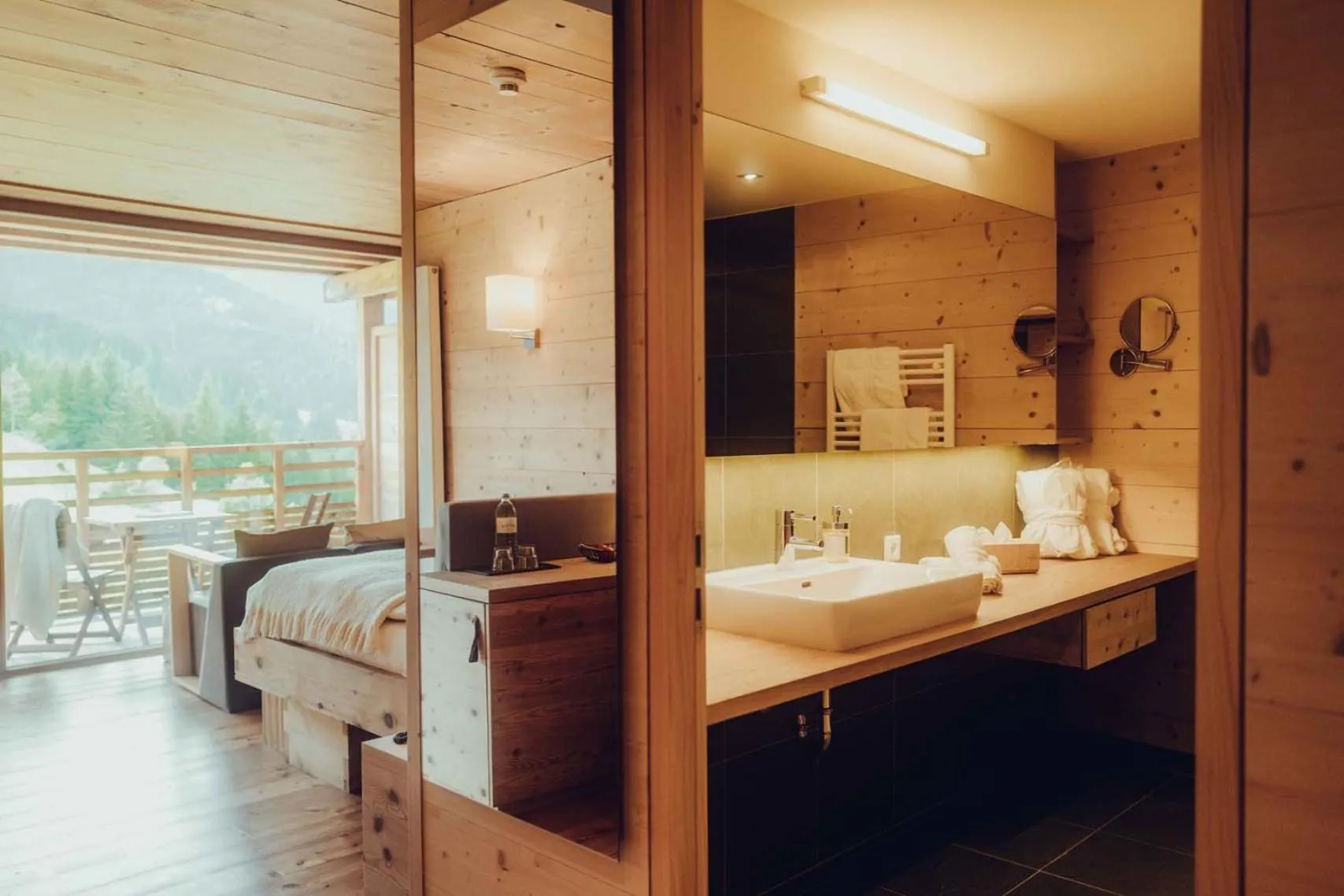 Bathroom, Bed in Holzhotel Forsthofalm