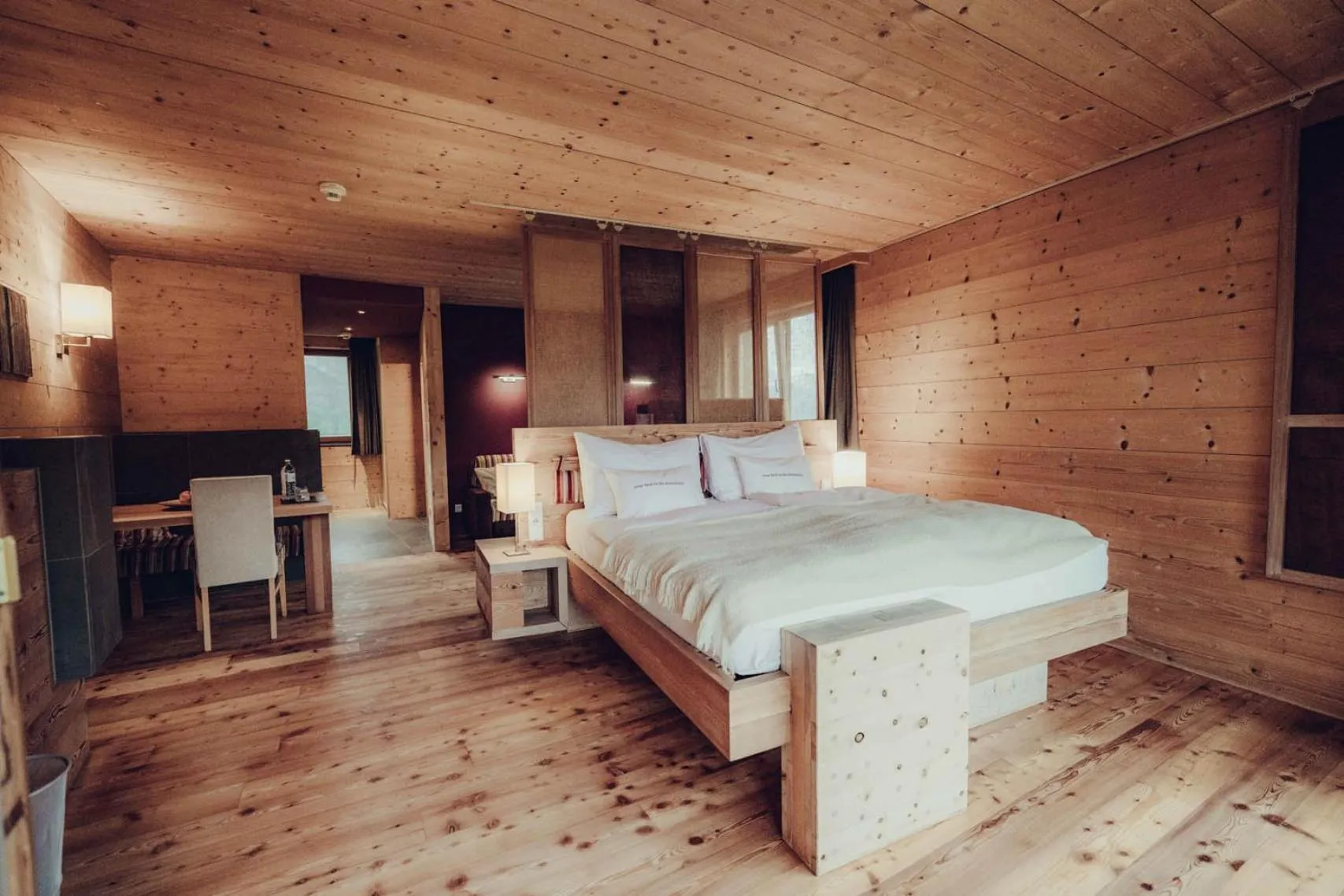 Bed in Holzhotel Forsthofalm