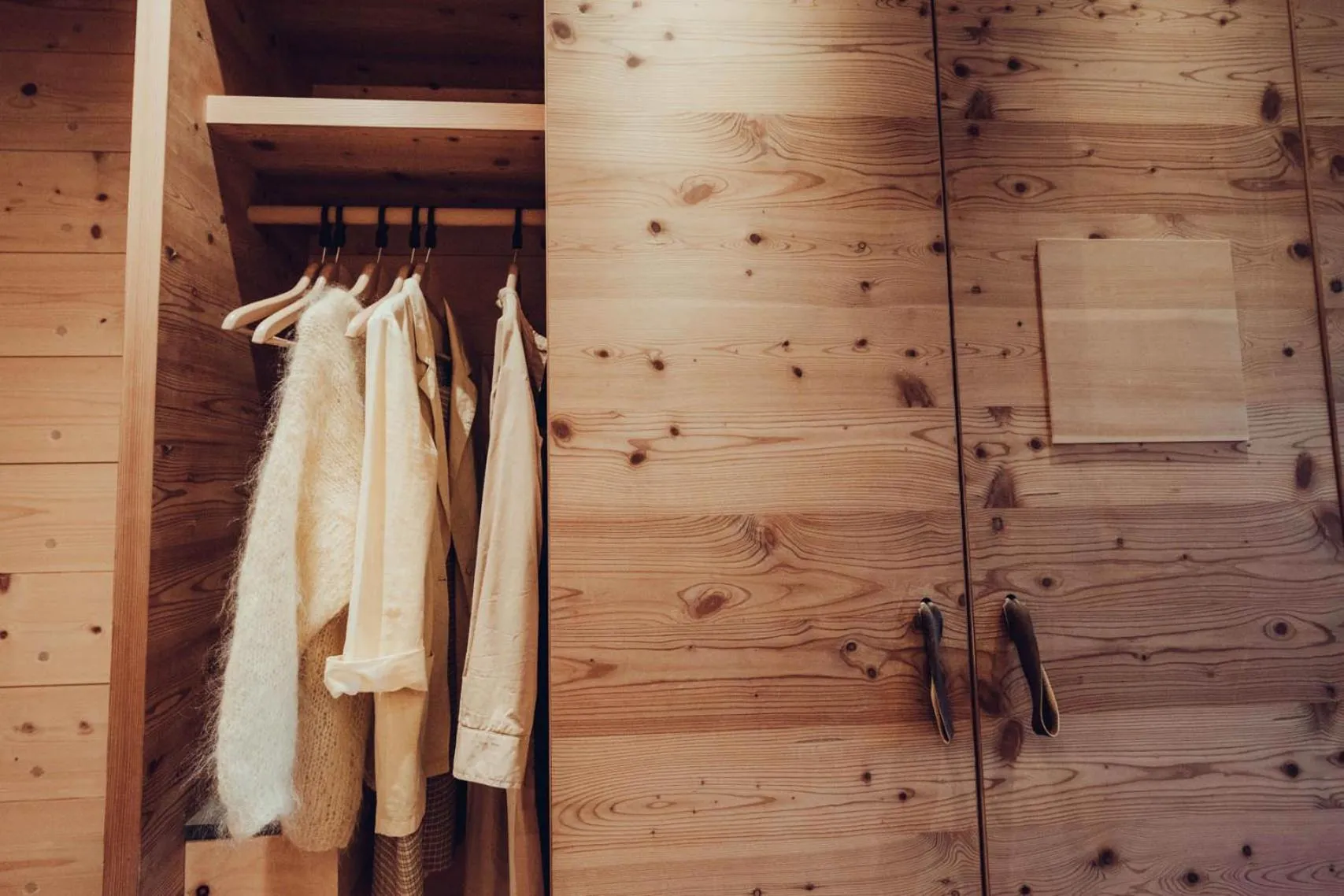 Decorative detail in Holzhotel Forsthofalm