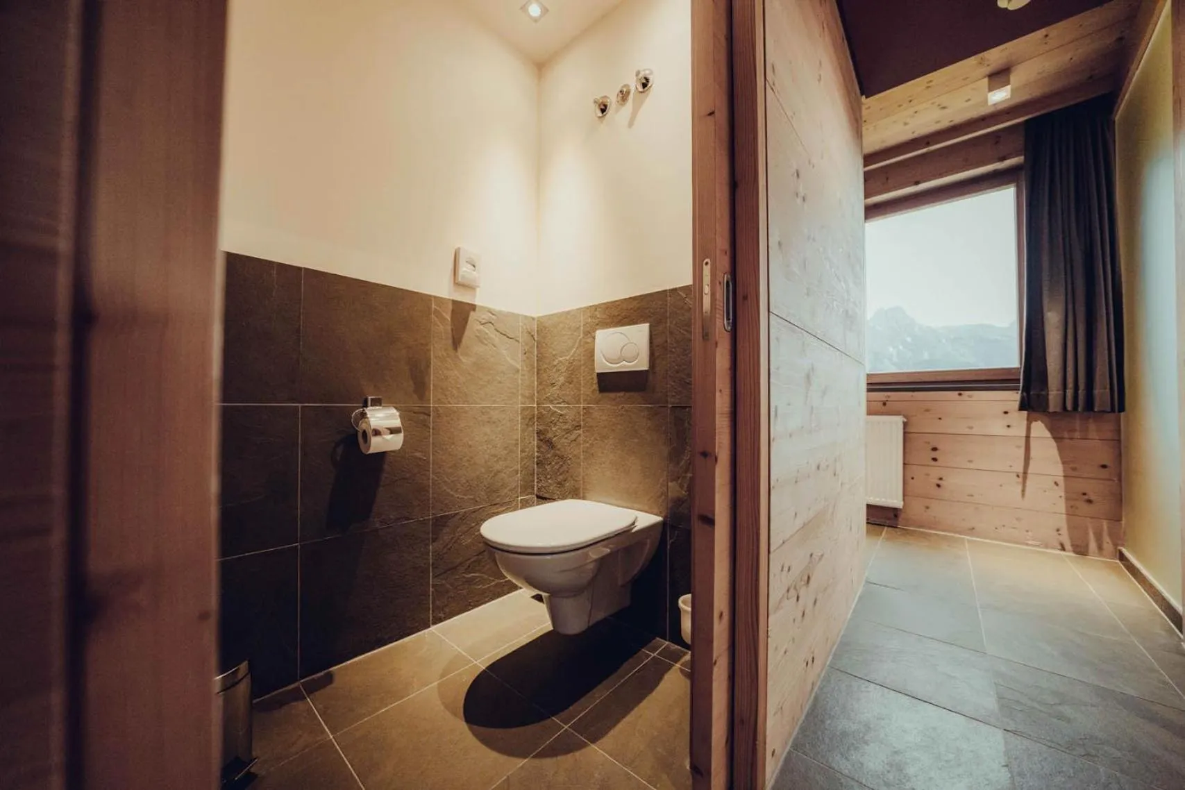 Bathroom in Holzhotel Forsthofalm