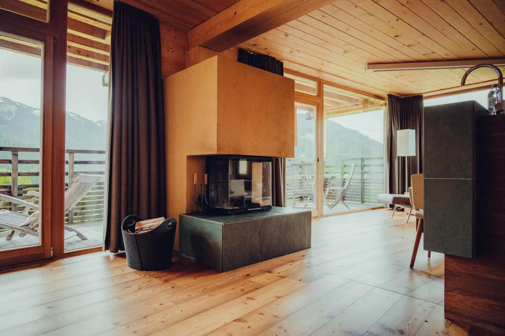 Balcony/Terrace in Holzhotel Forsthofalm