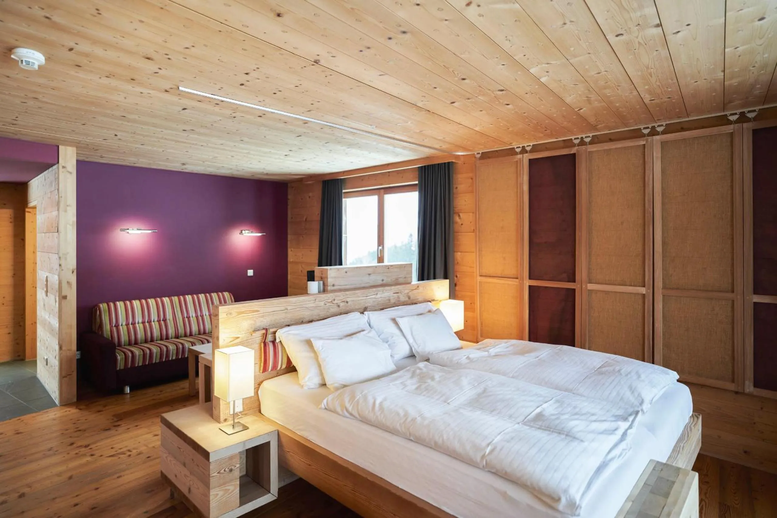 Bed in Holzhotel Forsthofalm
