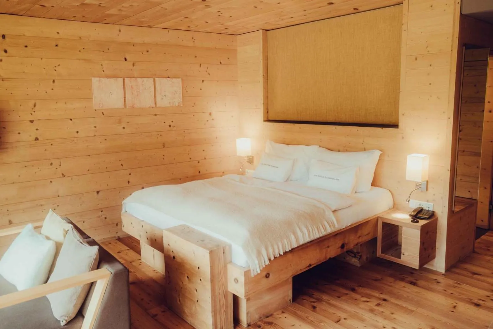 Bed in Holzhotel Forsthofalm