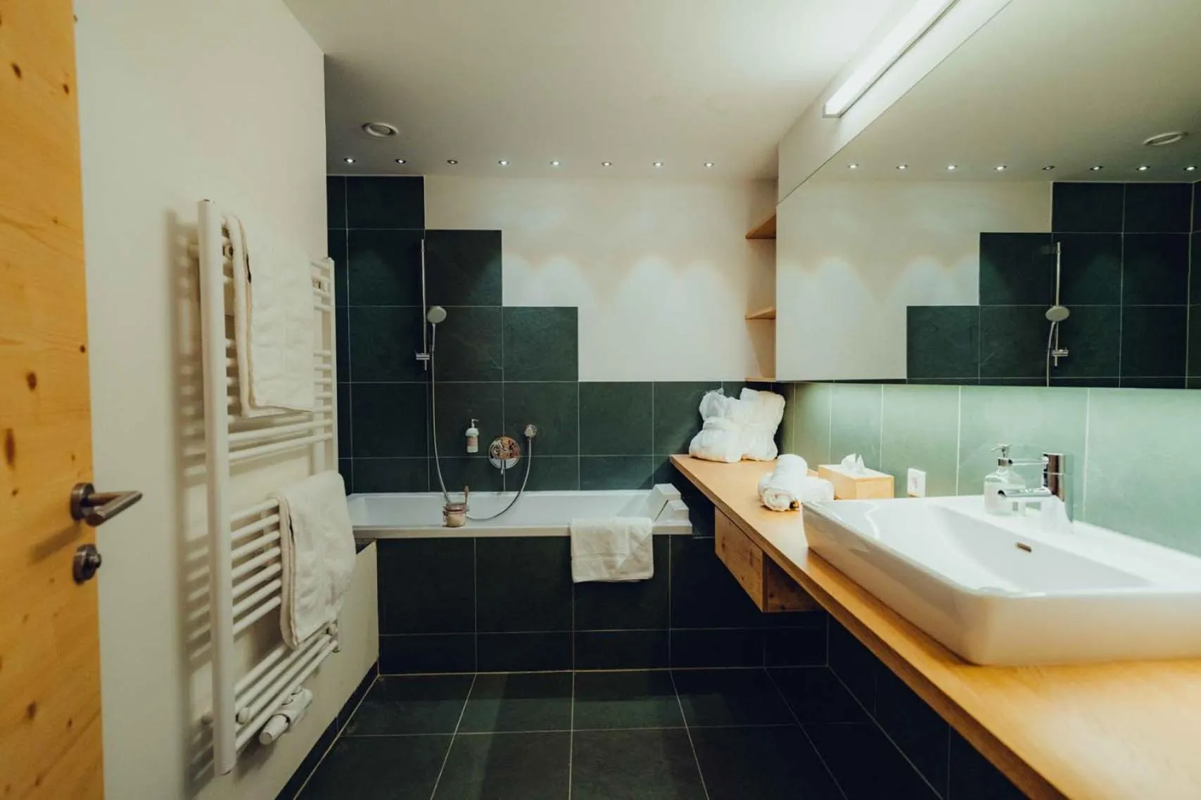 Bathroom in Holzhotel Forsthofalm