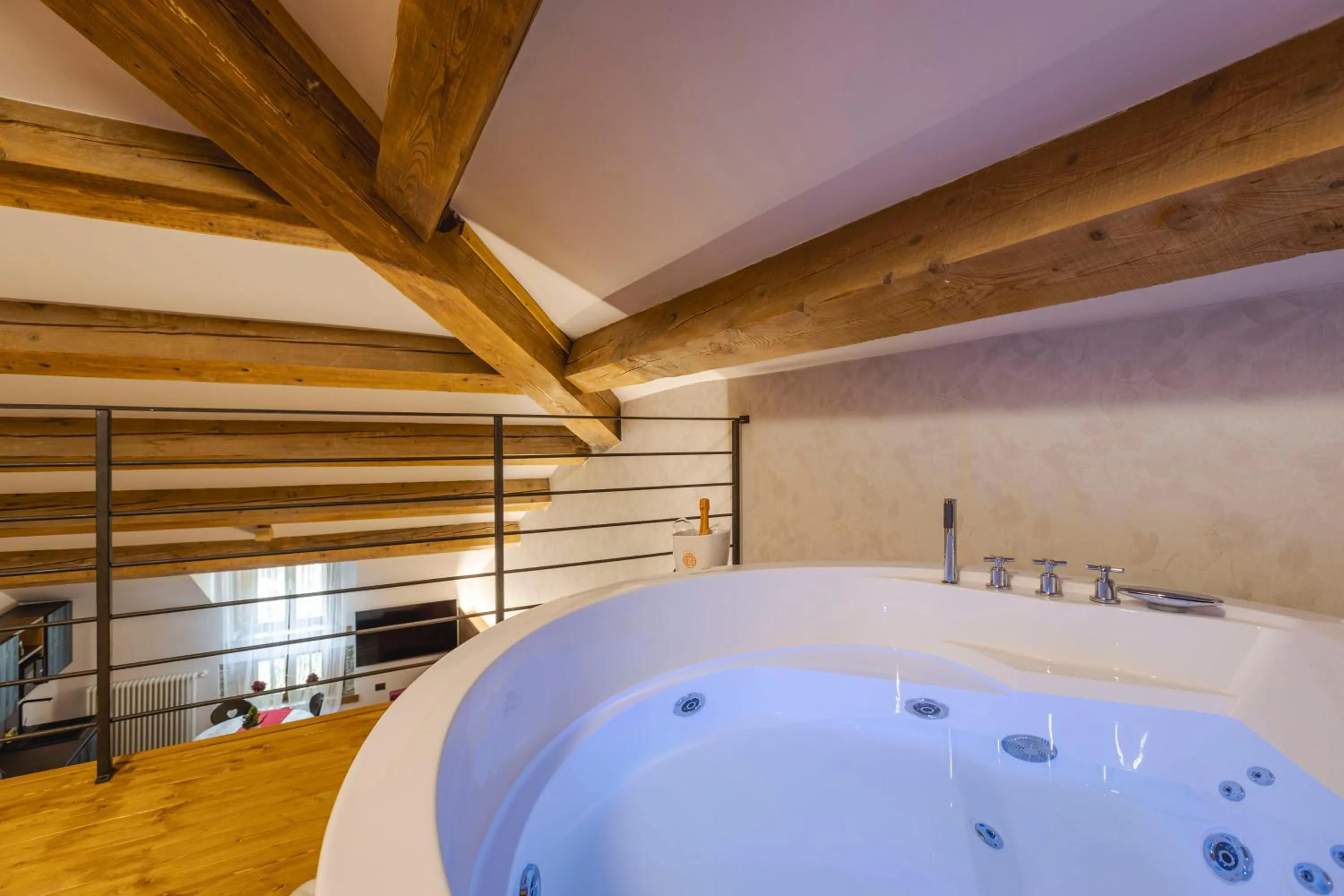 Hot Tub in Granduca Mountain Wellness Apartments Campigna