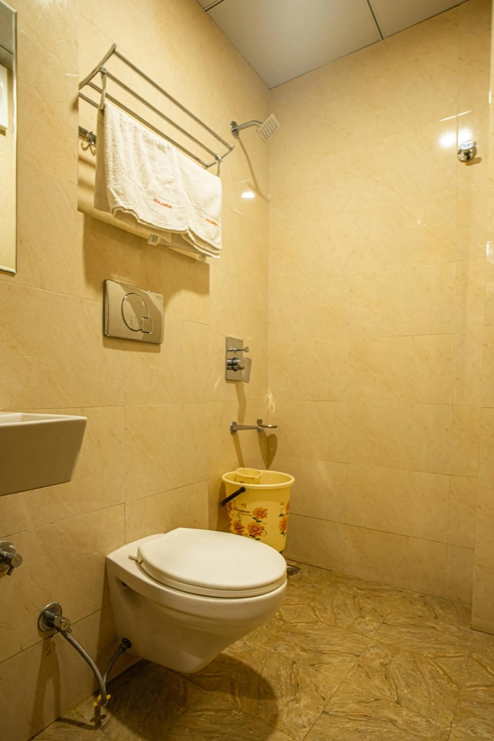 Bathroom in Hotel Khajanchi