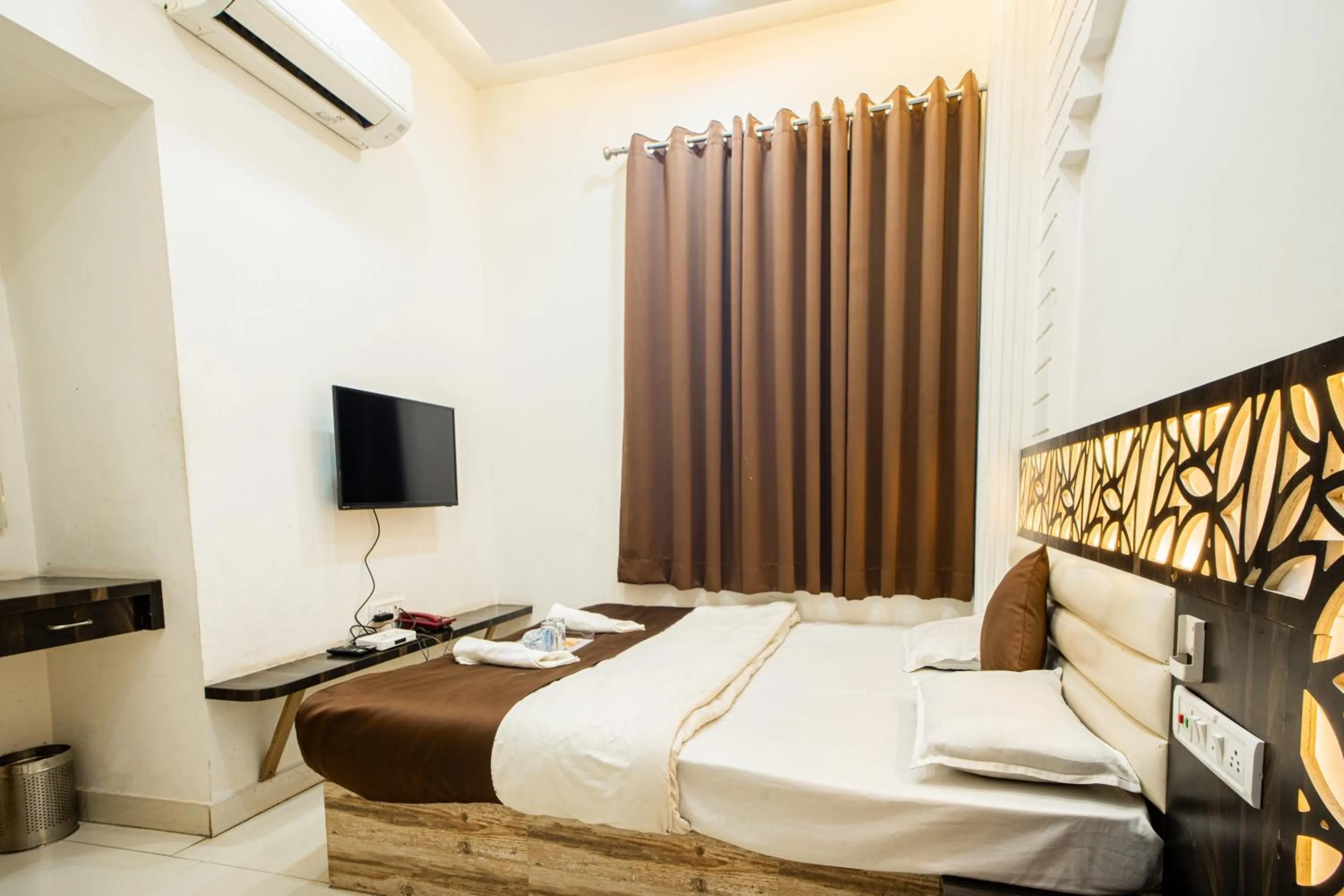 Bed in Hotel Khajanchi